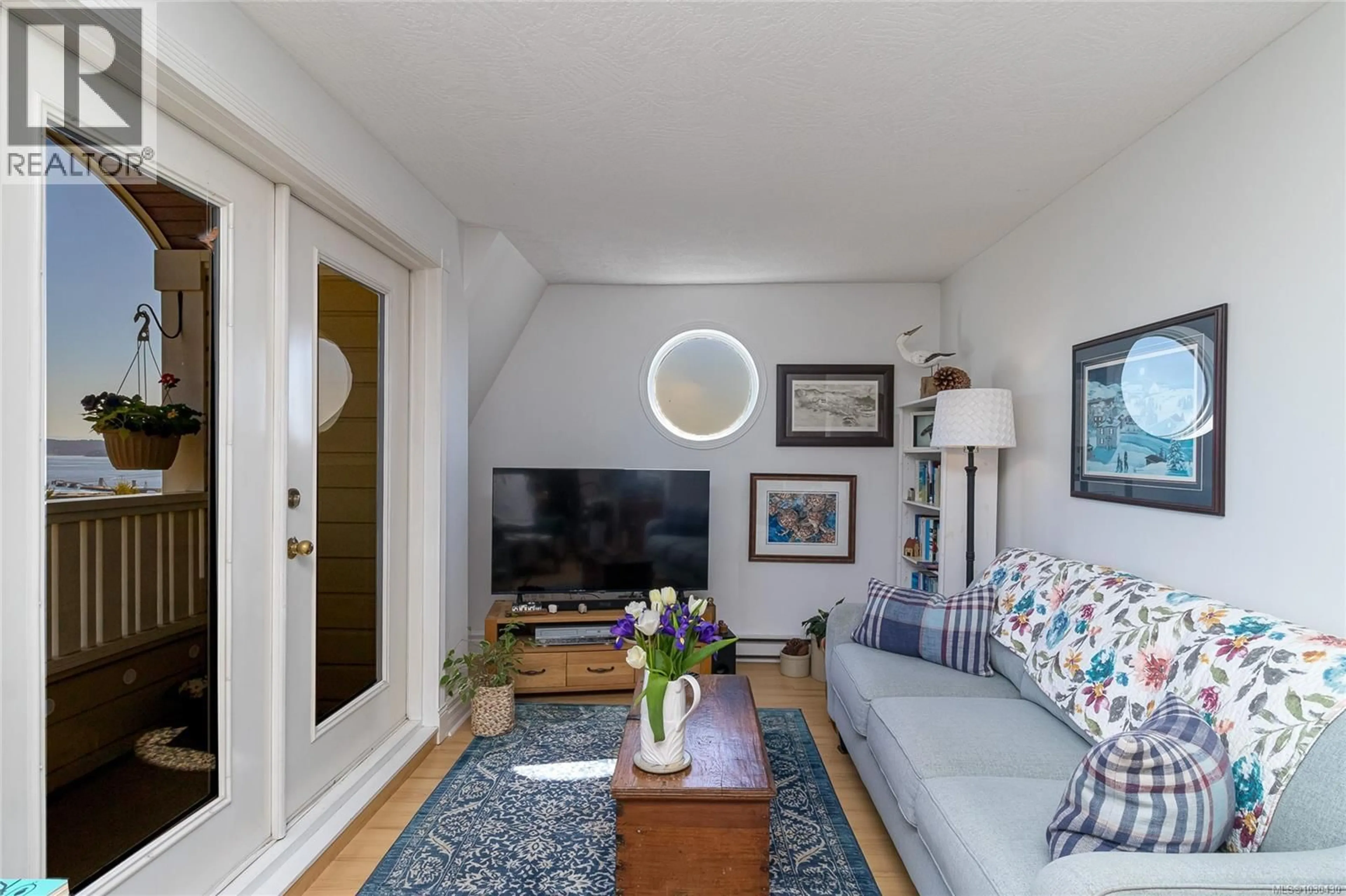 Living room with furniture, unknown for 402 - 645 SELBY STREET, Nanaimo British Columbia V9R2S2