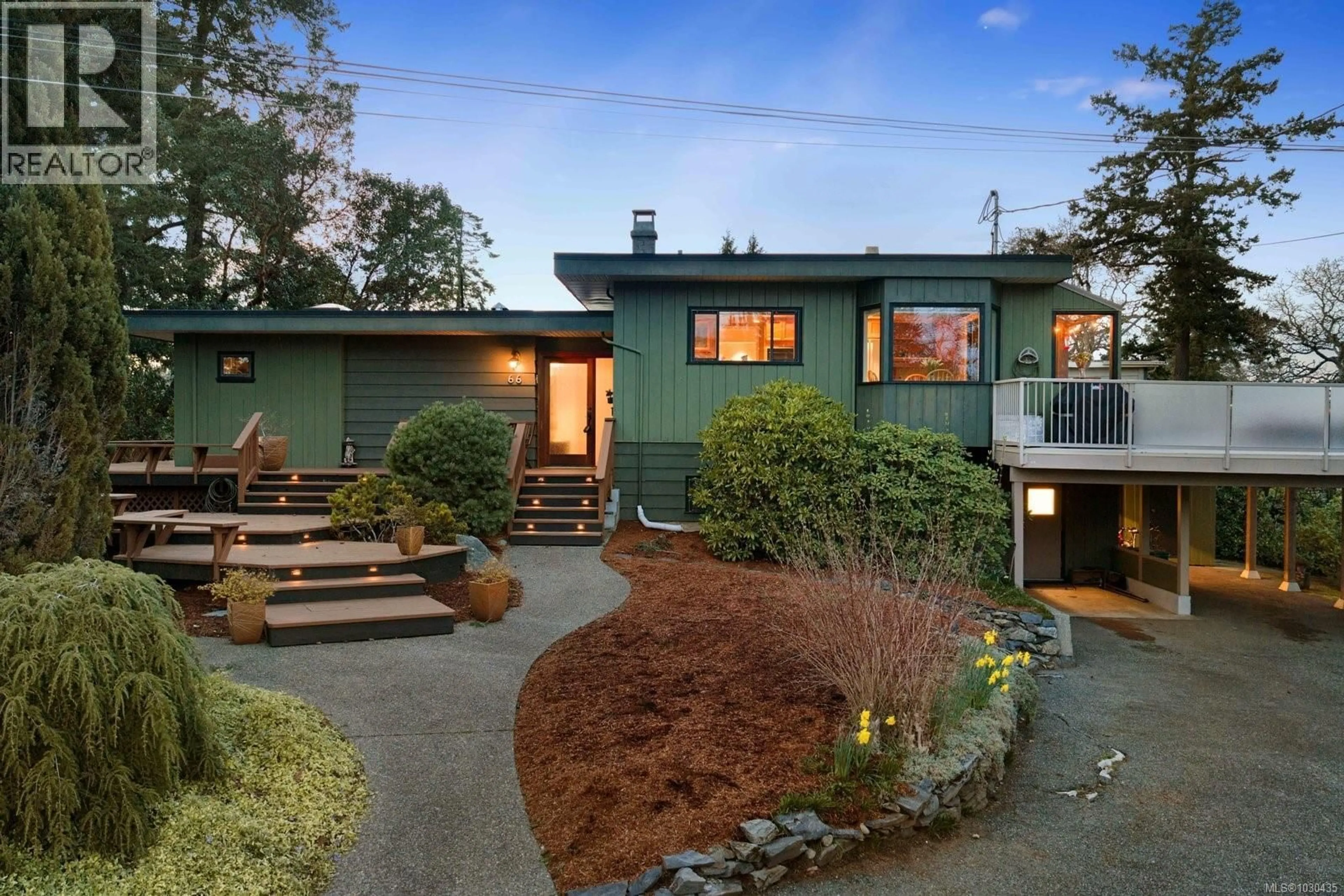 Home with vinyl exterior material, street for 66 KINGHAM PLACE, View Royal British Columbia V9B1L8