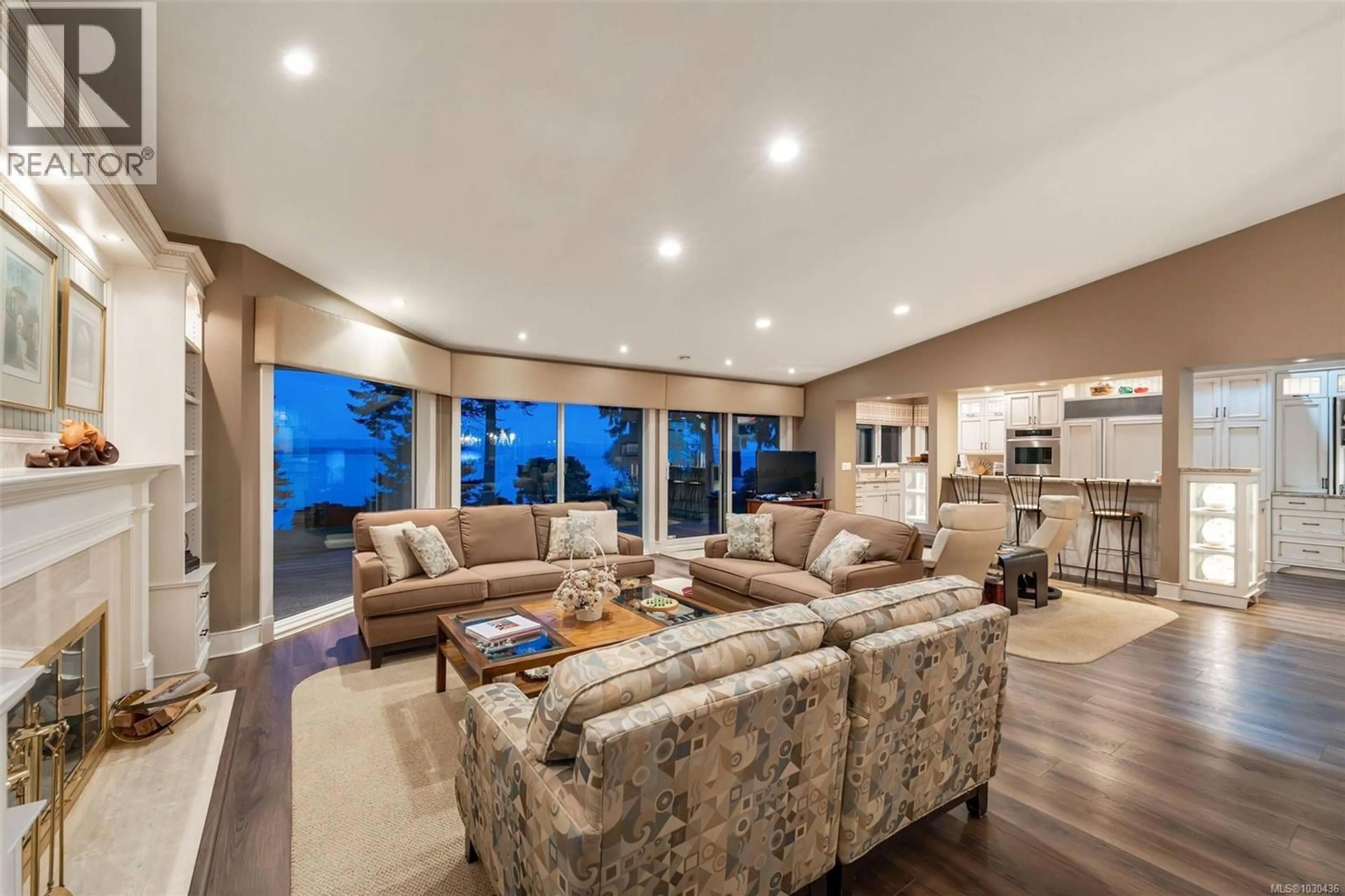 Living room with furniture, unknown for 876 GAETJEN STREET, Parksville British Columbia V9P1A6