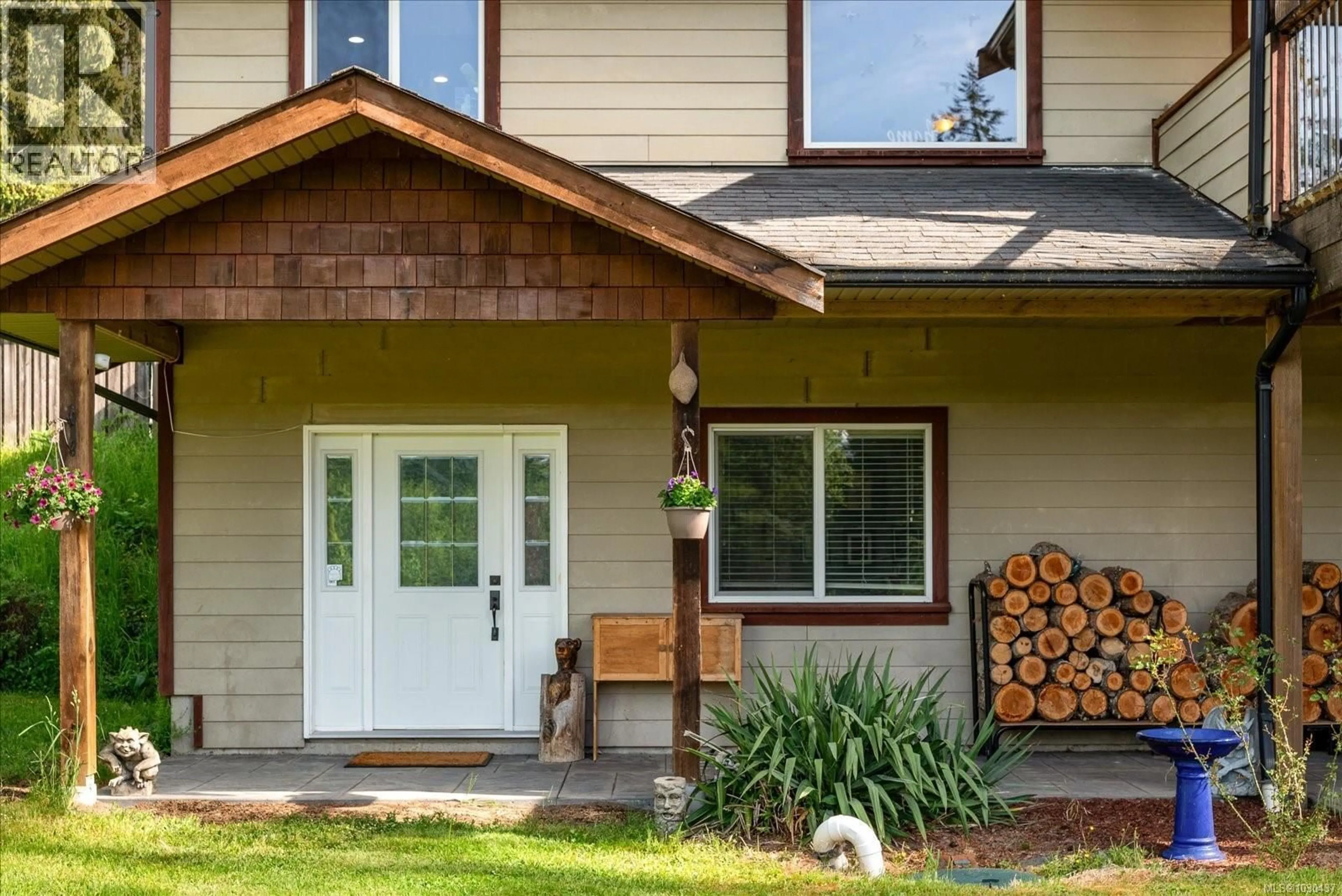 Home with vinyl exterior material, street for 4051 SAHTLAM ROAD, Duncan British Columbia V9L6K3