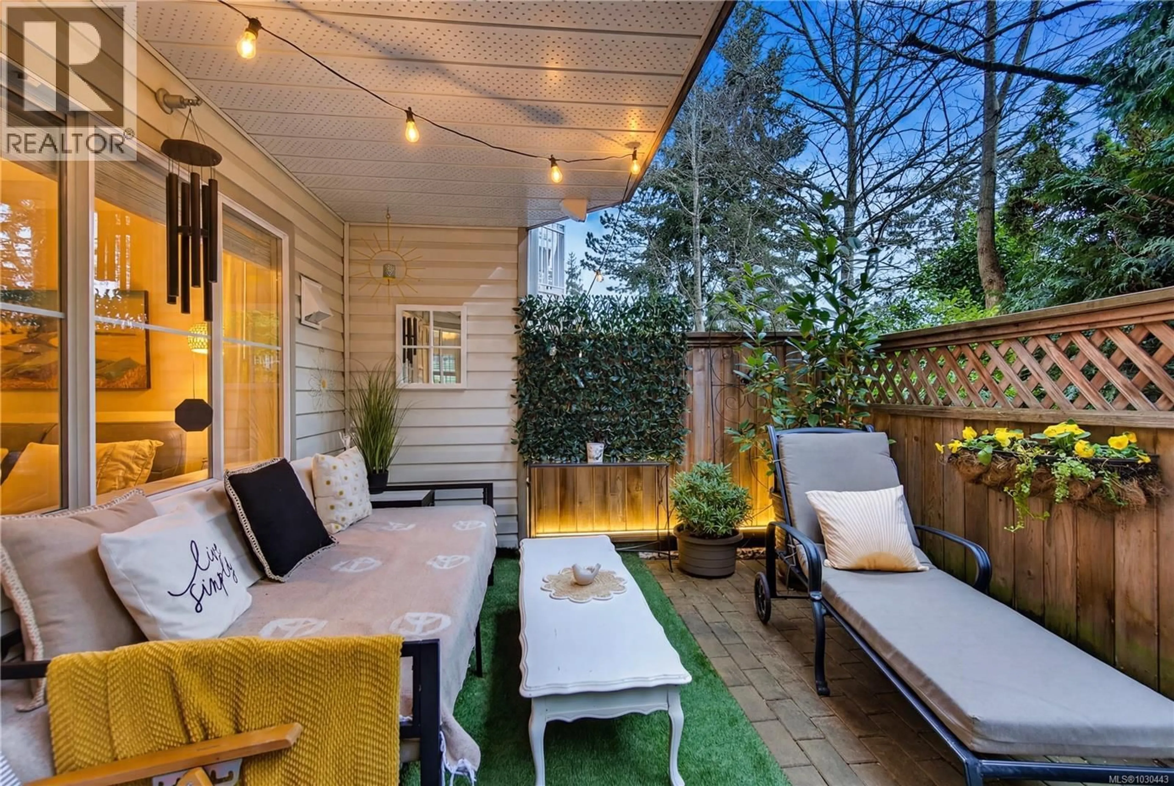 Patio, street for 109 - 24 PRIDEAUX STREET, Nanaimo British Columbia V9R2M4