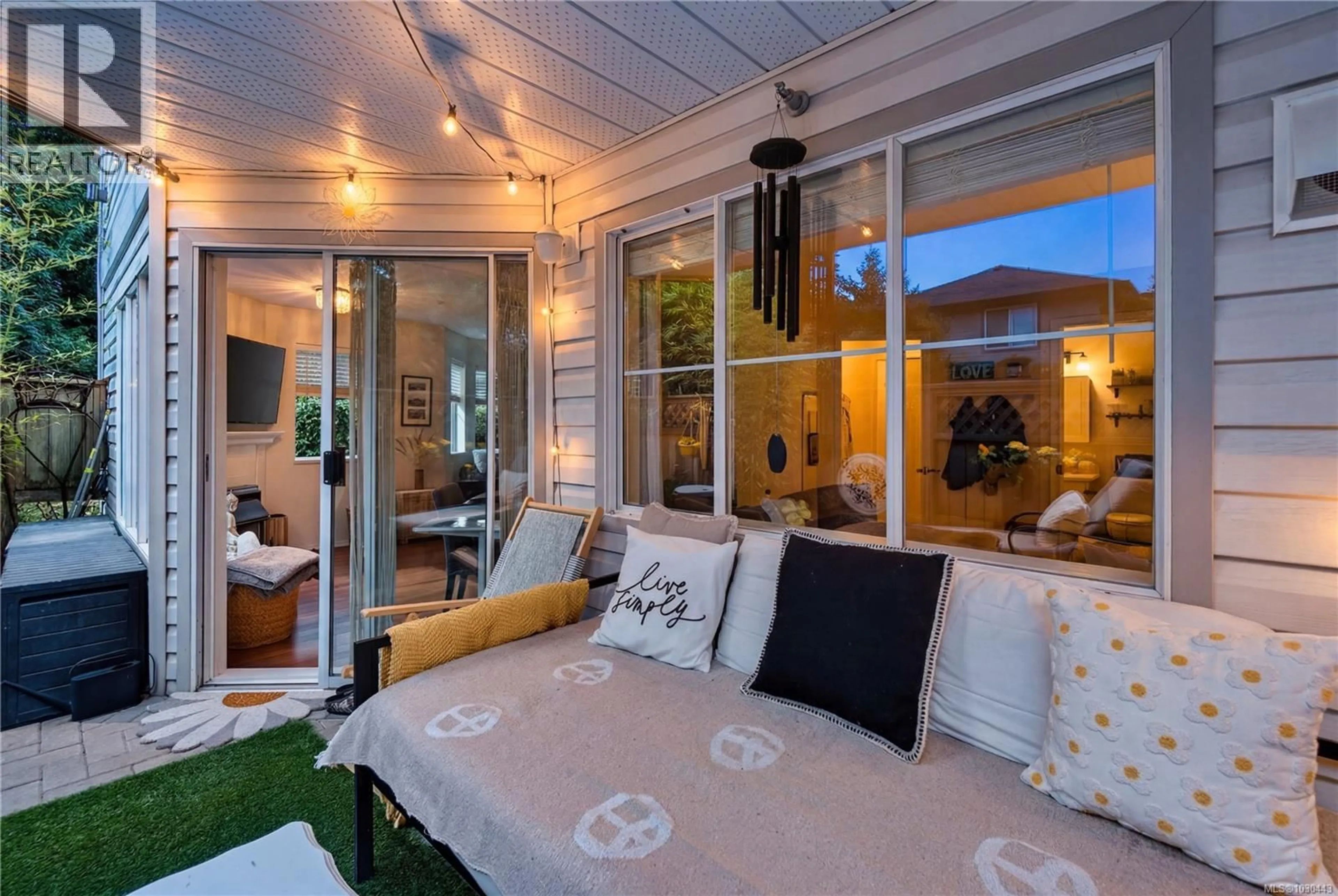 Patio, street for 109 - 24 PRIDEAUX STREET, Nanaimo British Columbia V9R2M4