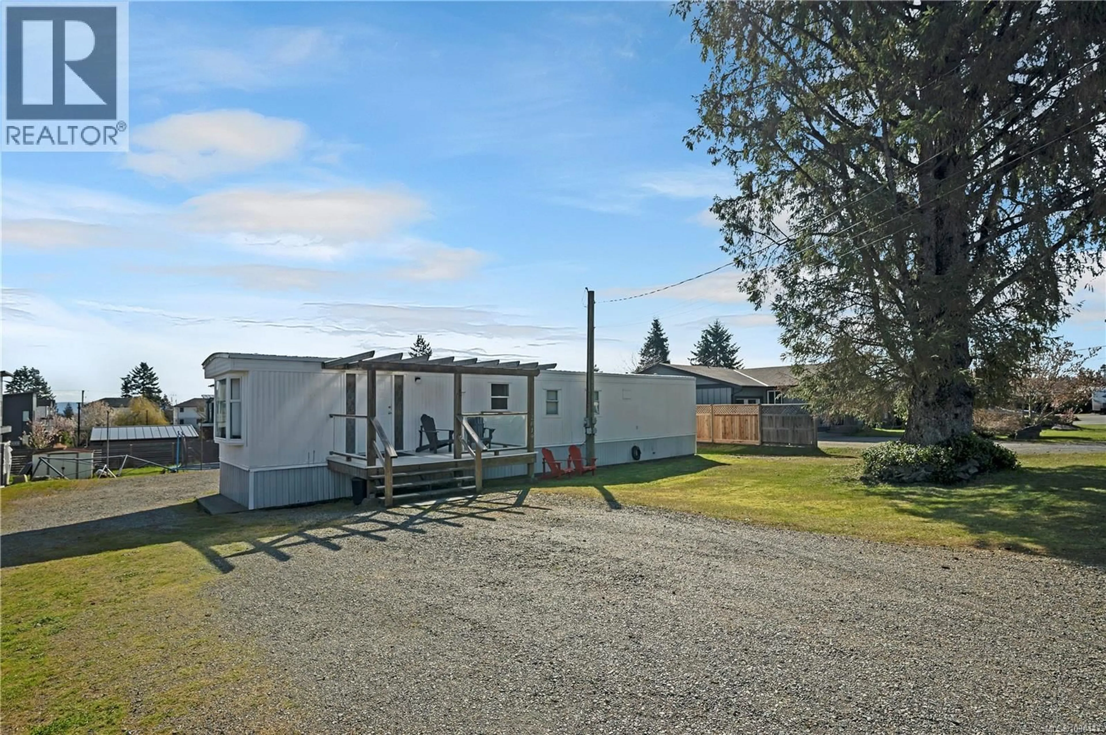 A pic from outside/outdoor area/front of a property/back of a property/a pic from drone, unknown for 2019 PALMER ROAD, Campbell River British Columbia V9W5M2