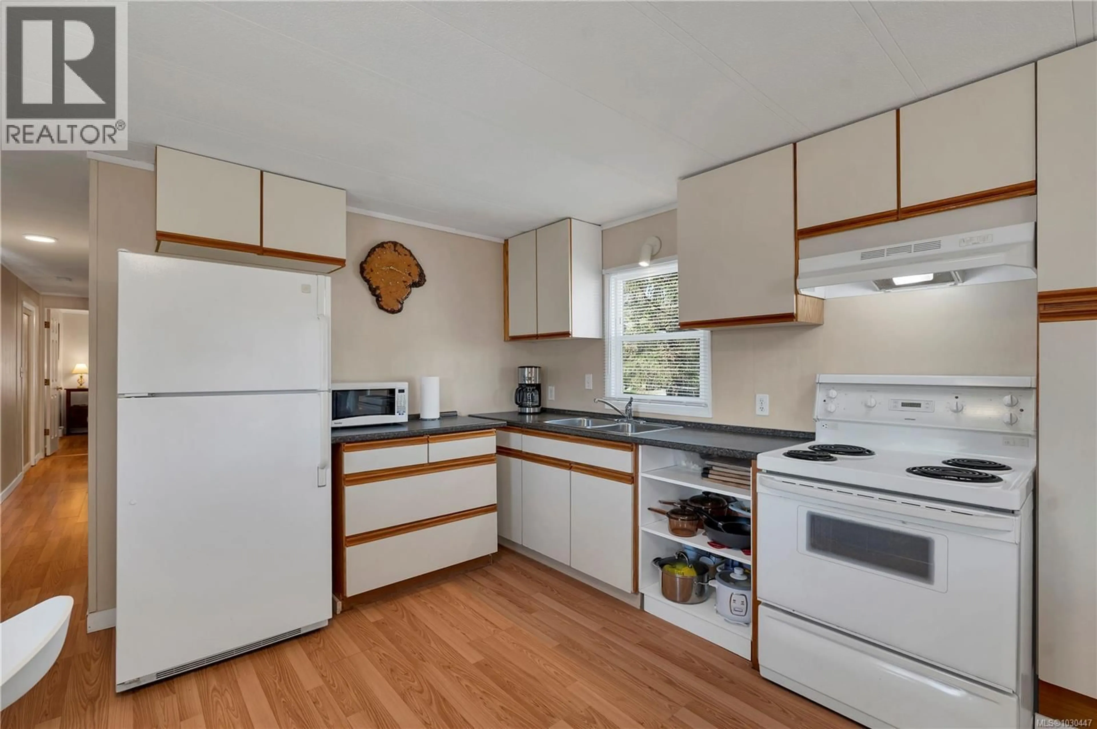 Standard kitchen, unknown for 2019 PALMER ROAD, Campbell River British Columbia V9W5M2