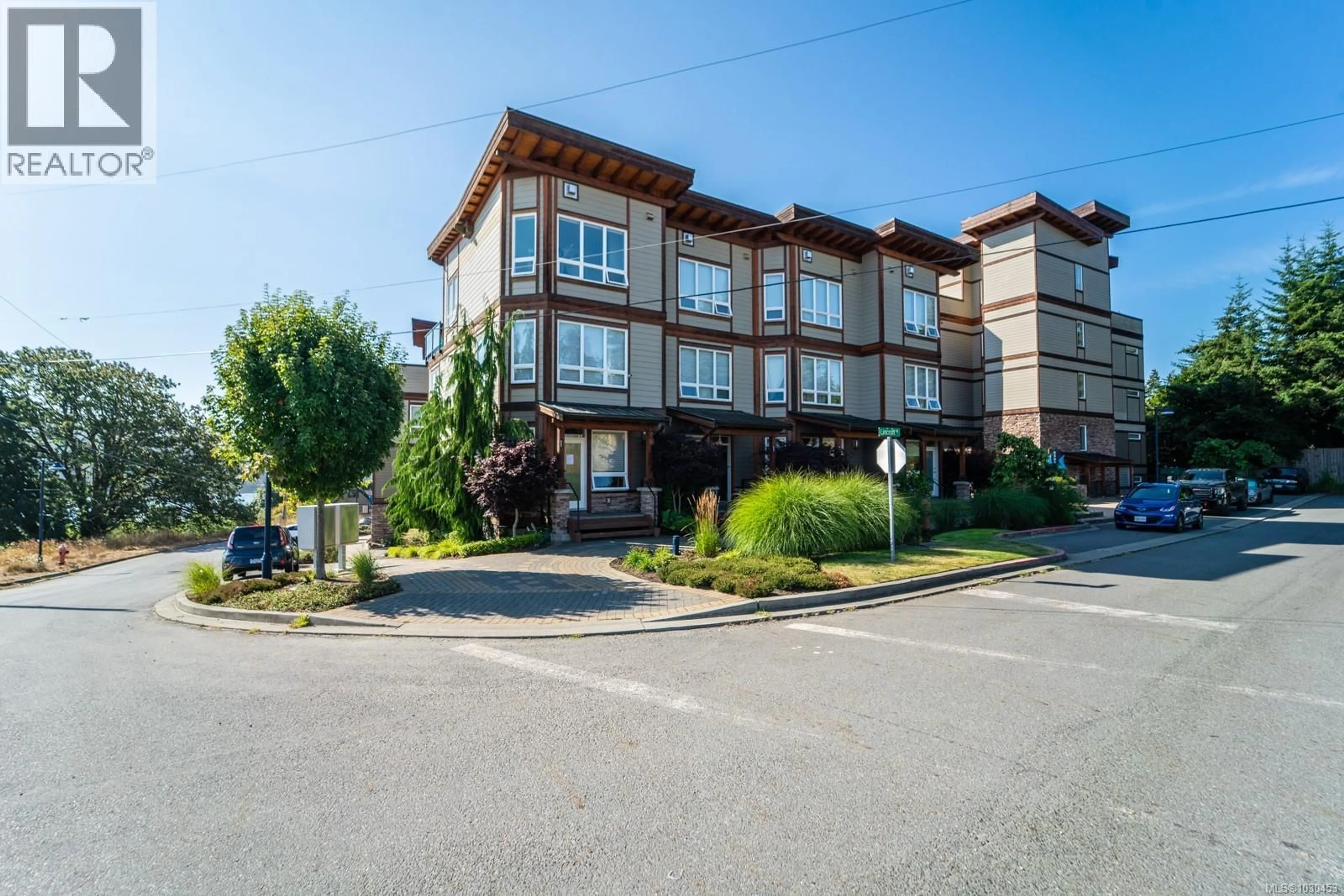 Patio, building for 204 - 6591 LINCROFT ROAD, Sooke British Columbia V9Z1M2