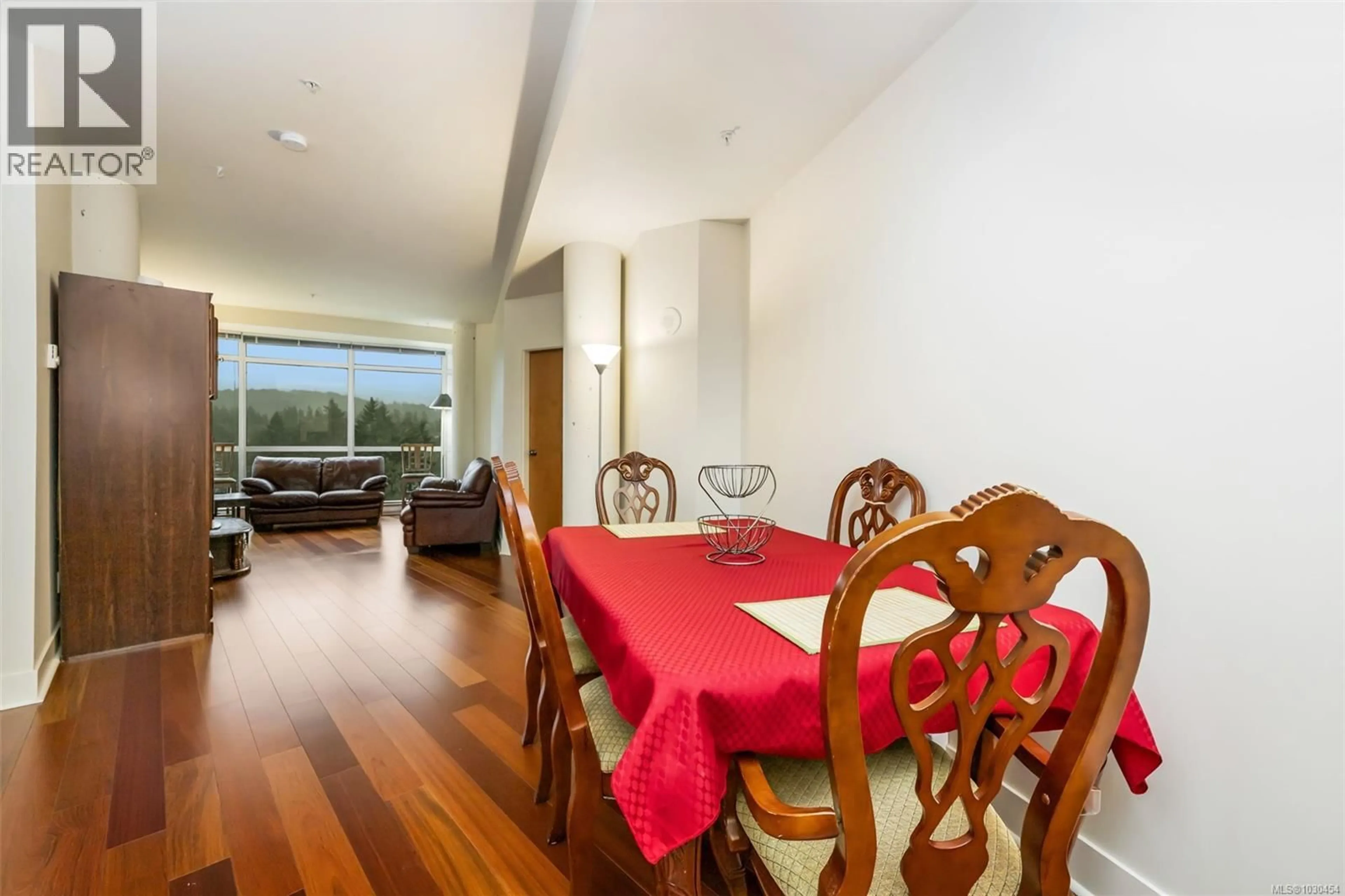 Dining room, wood/laminate floor for 727 - 2745 VETERANS MEMORIAL PARKWAY, Langford British Columbia V9B0H4