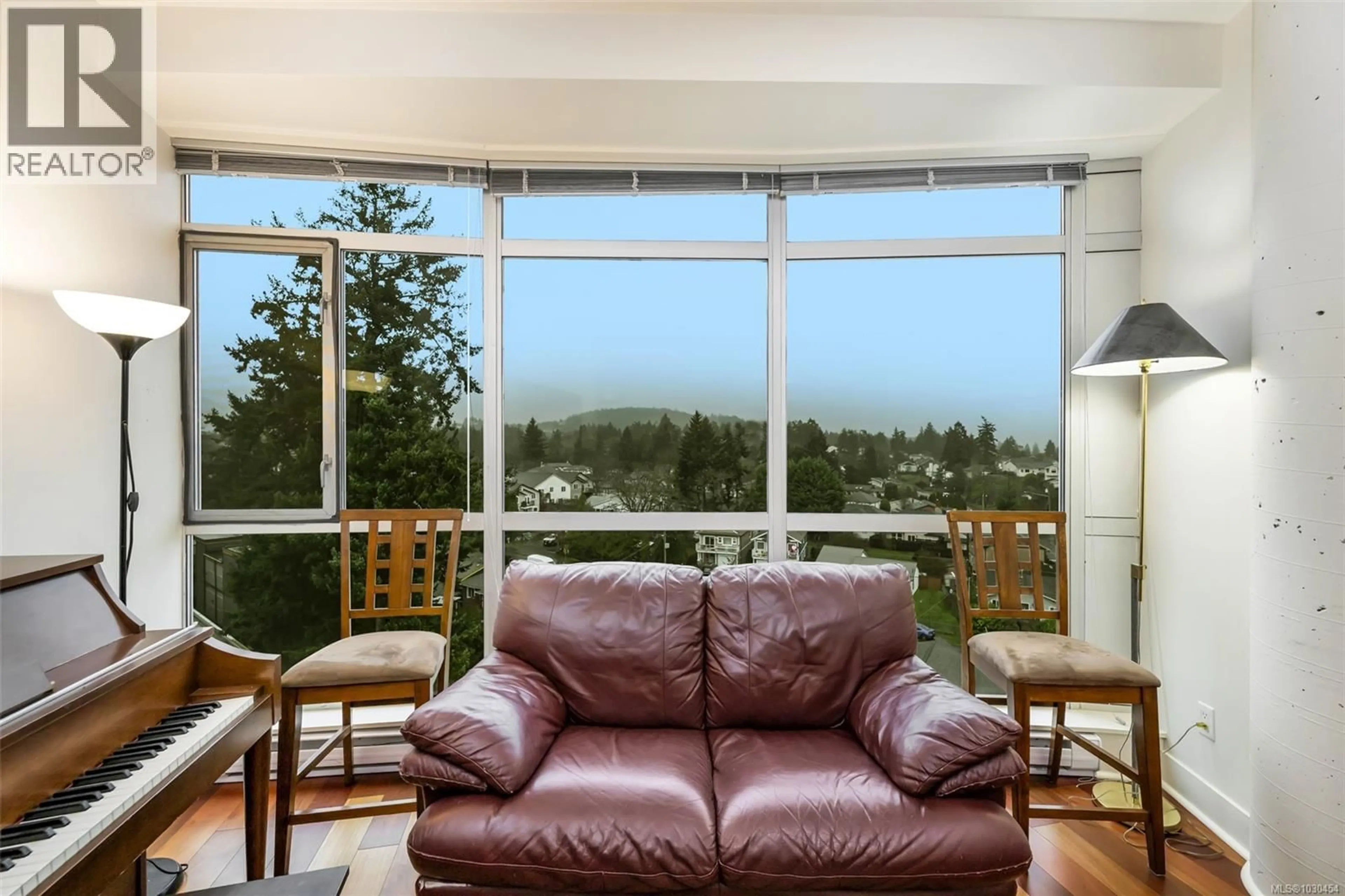 Living room with furniture, unknown for 727 - 2745 VETERANS MEMORIAL PARKWAY, Langford British Columbia V9B0H4