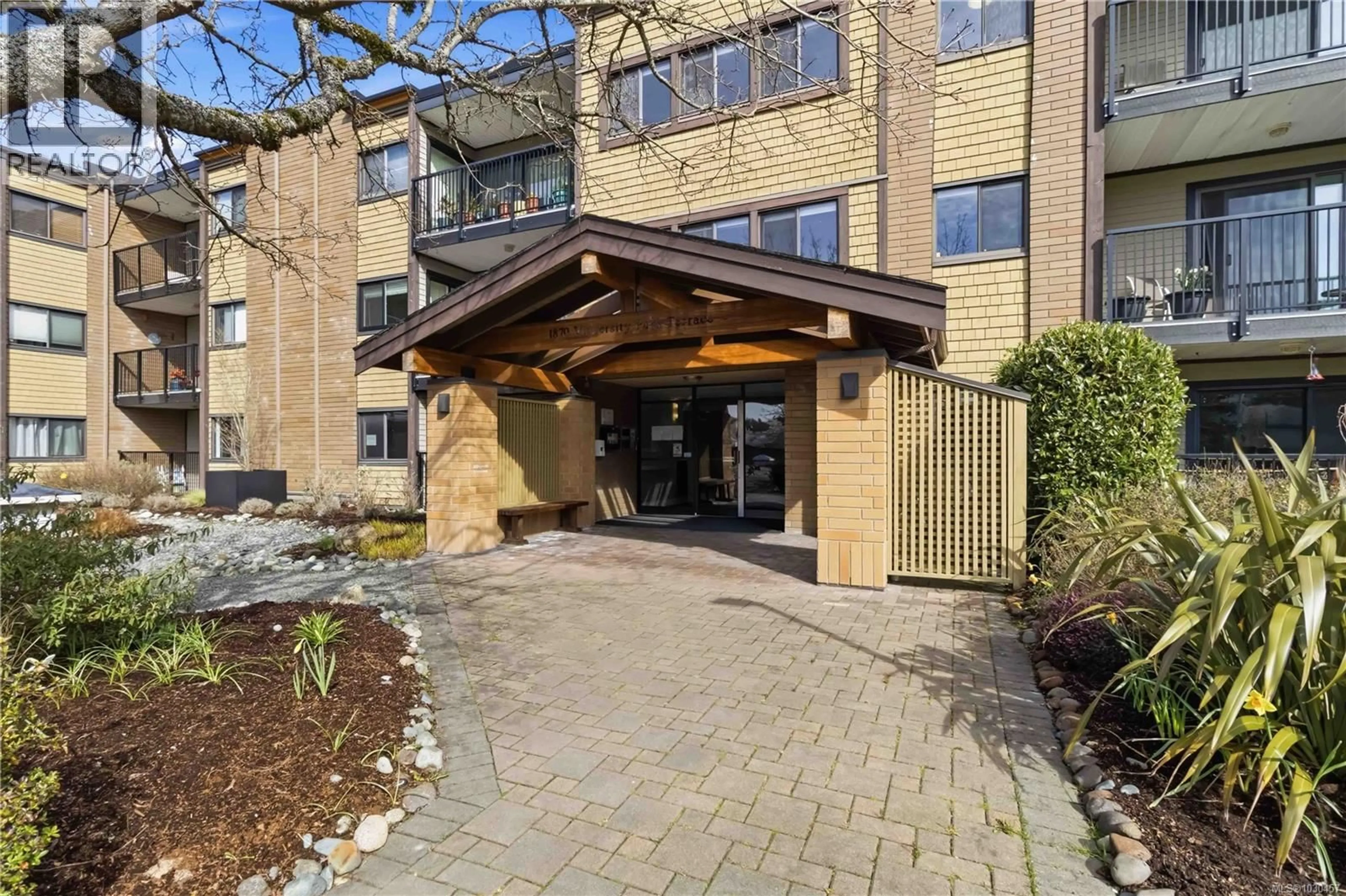 Indoor foyer for 224 - 1870 MCKENZIE AVENUE, Saanich British Columbia V8N4X3