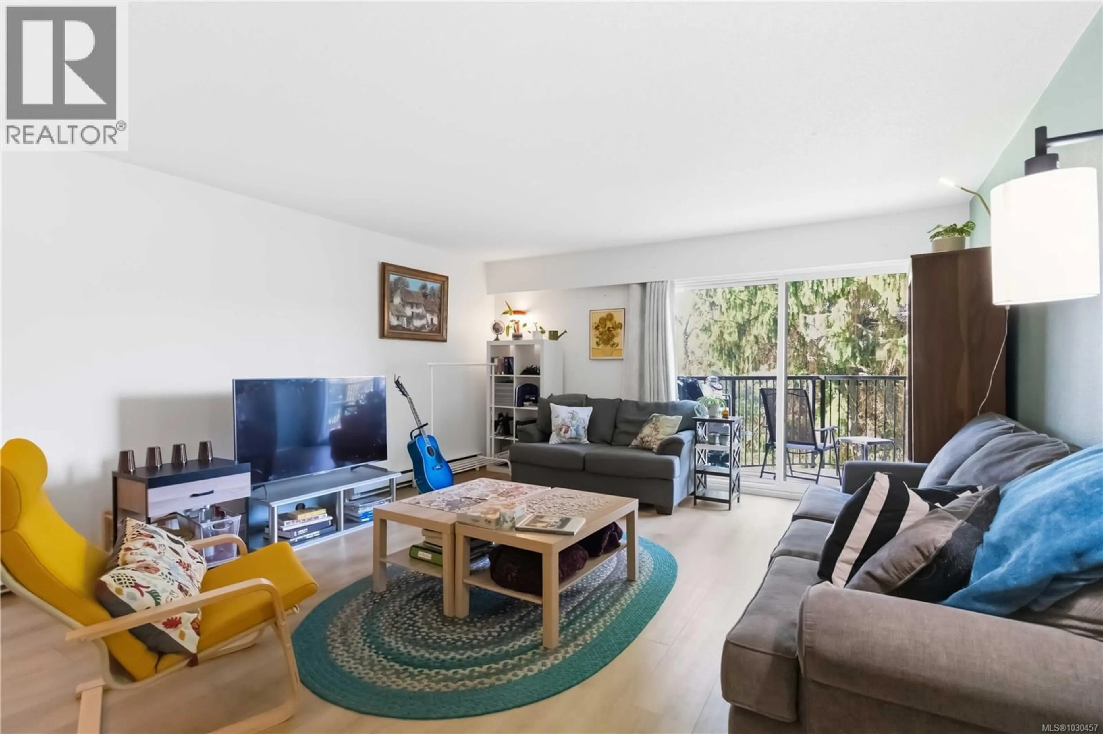 Living room with furniture, unknown for 224 - 1870 MCKENZIE AVENUE, Saanich British Columbia V8N4X3