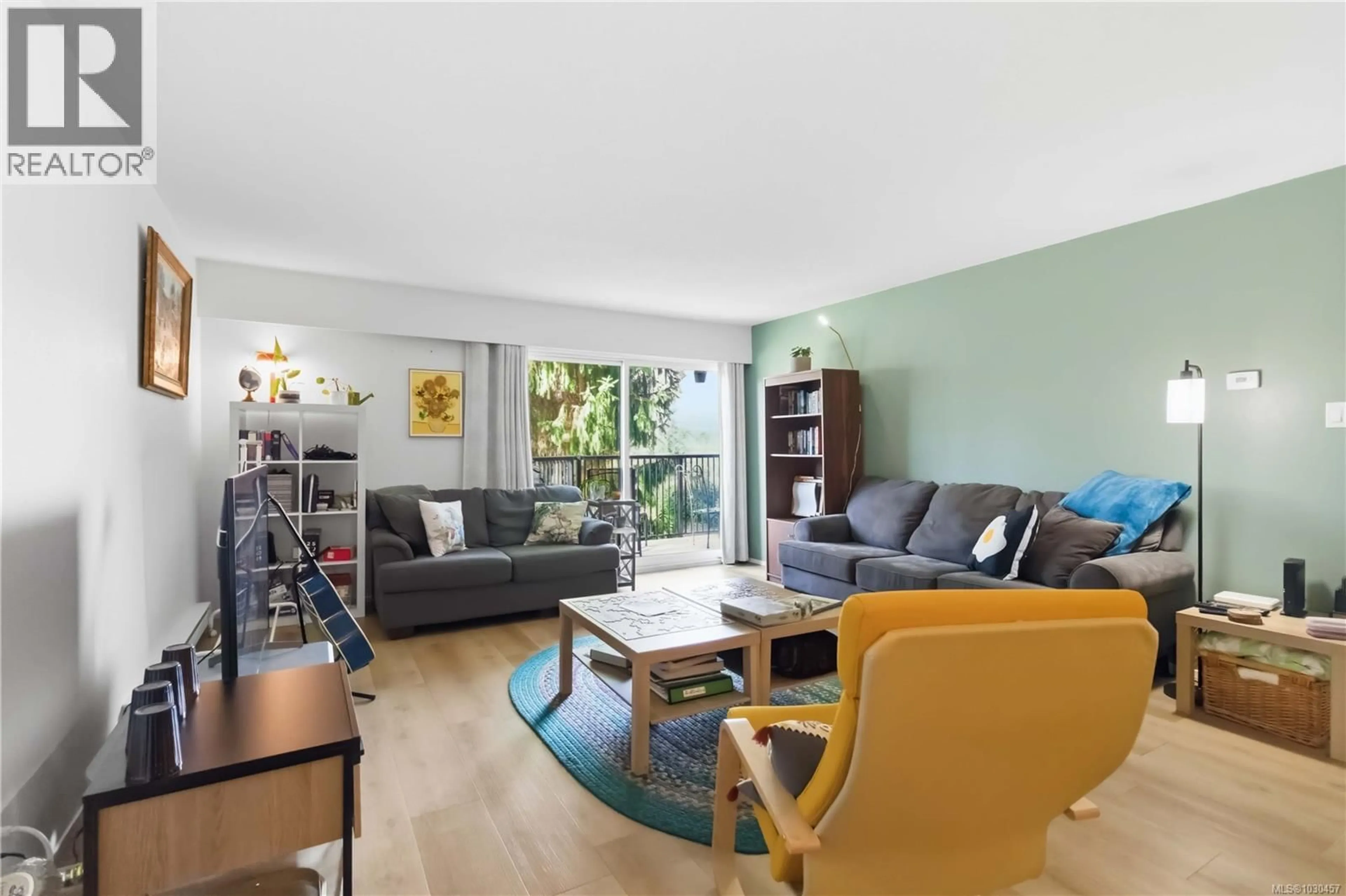 Living room with furniture, unknown for 224 - 1870 MCKENZIE AVENUE, Saanich British Columbia V8N4X3