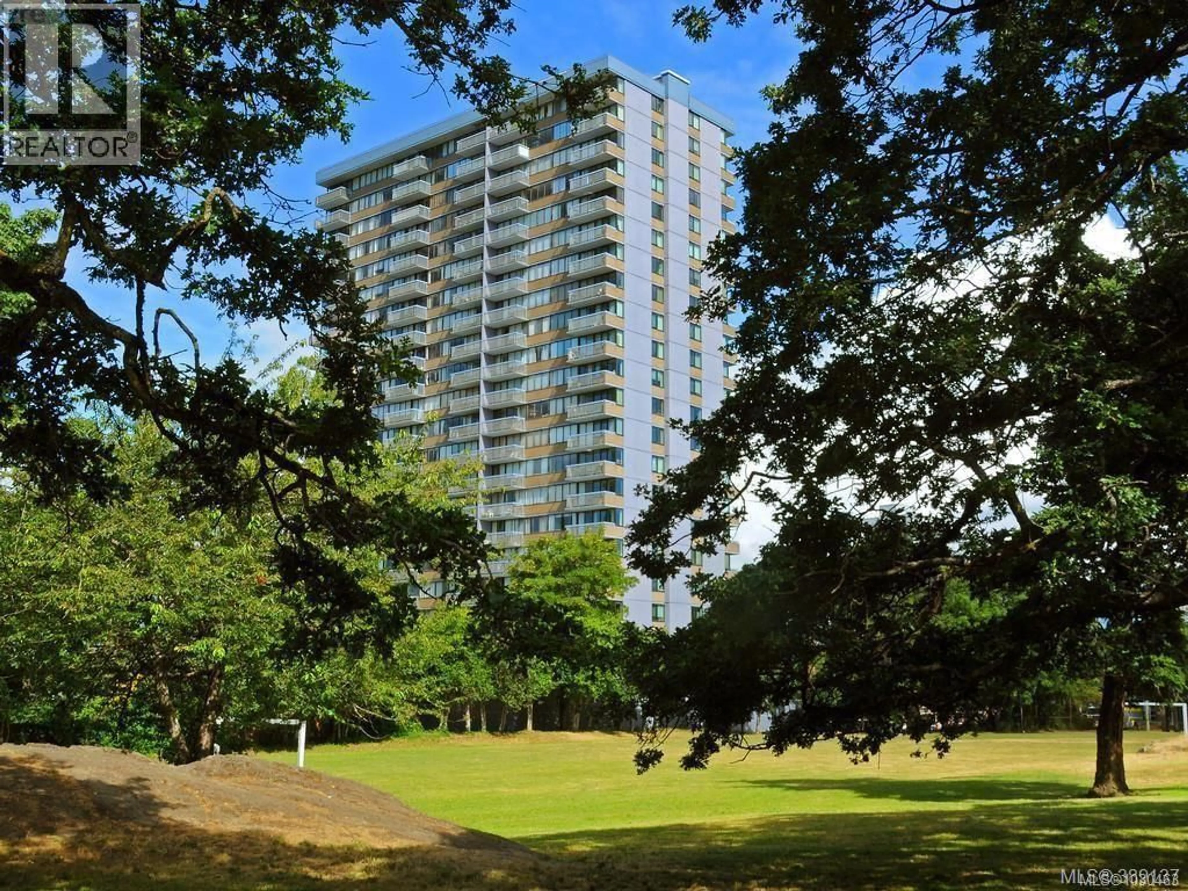 A pic from outside/outdoor area/front of a property/back of a property/a pic from drone, building for 1401 - 647 MICHIGAN STREET, Victoria British Columbia V8V1S9