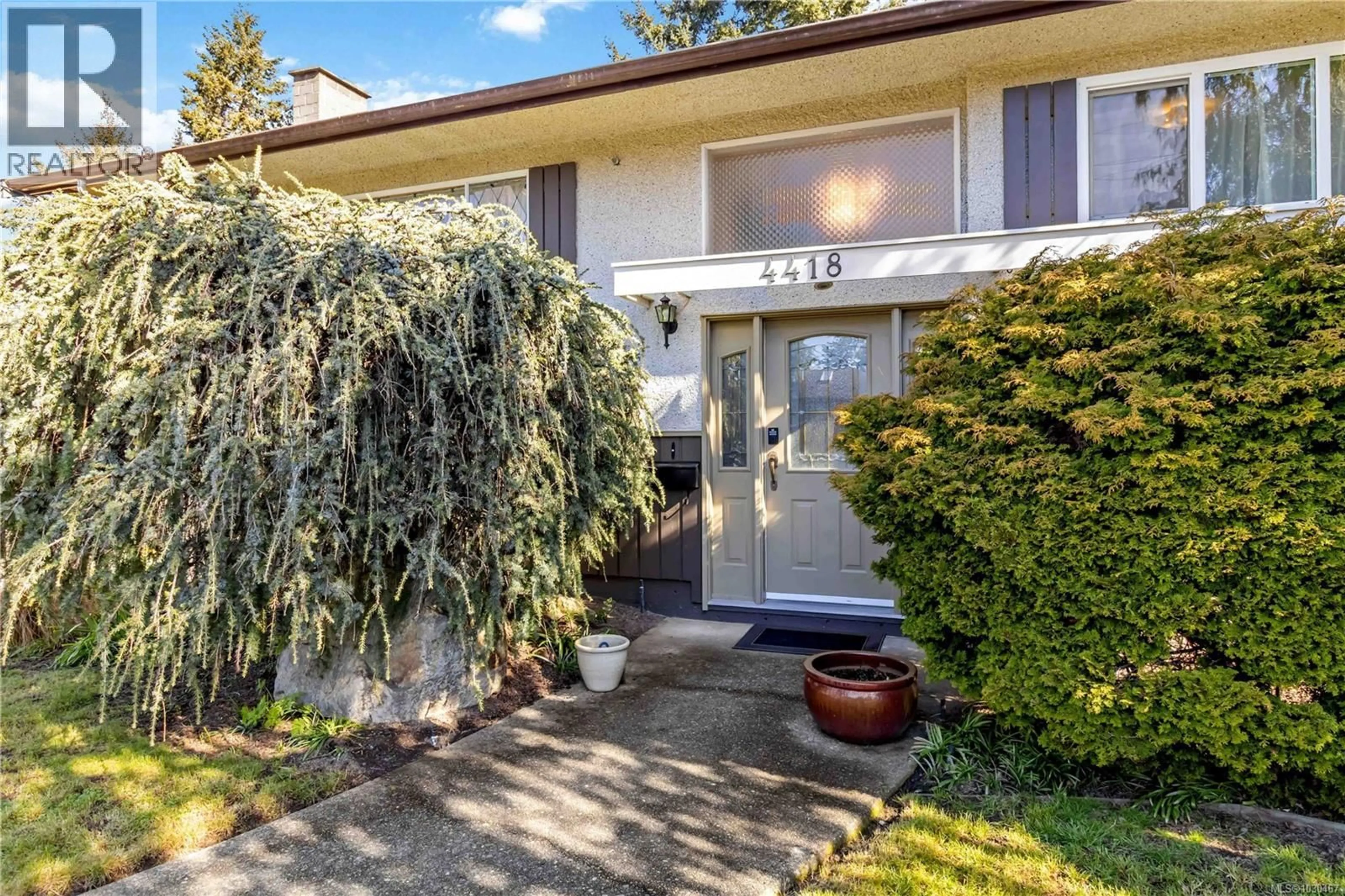 Unknown for 4418 CHARTWELL DRIVE, Saanich British Columbia V8N2R3