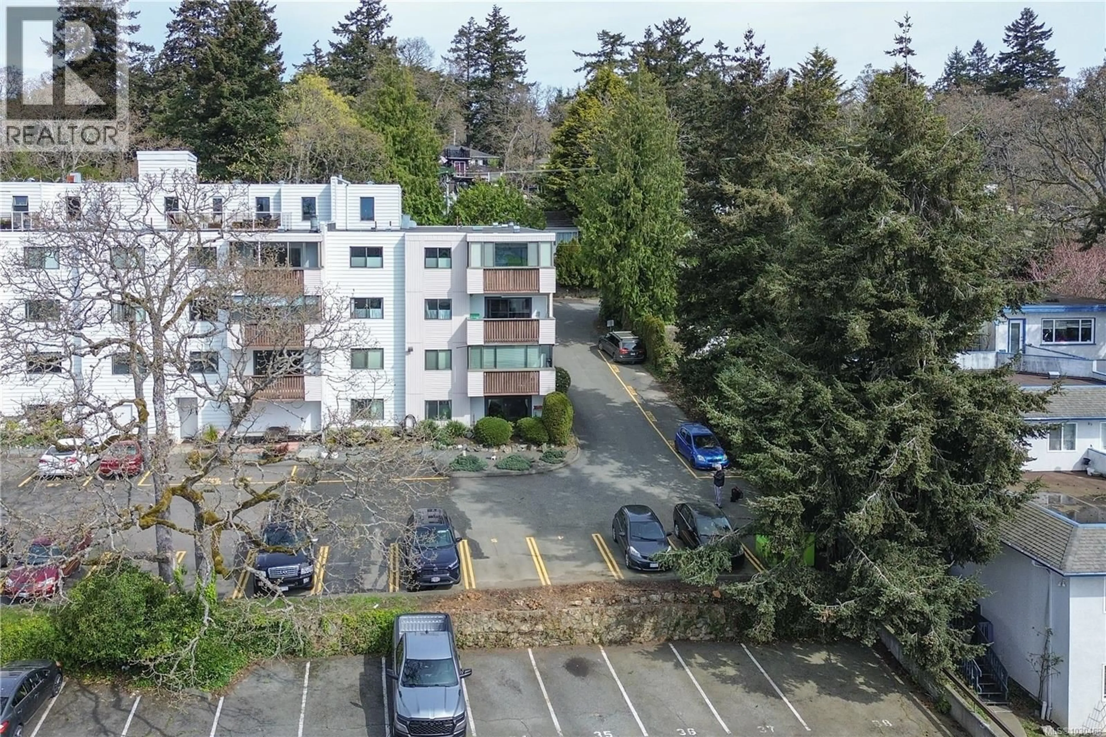 A pic from outside/outdoor area/front of a property/back of a property/a pic from drone, unknown for 404 - 614 FERNHILL PLACE, Esquimalt British Columbia V9A4Z1