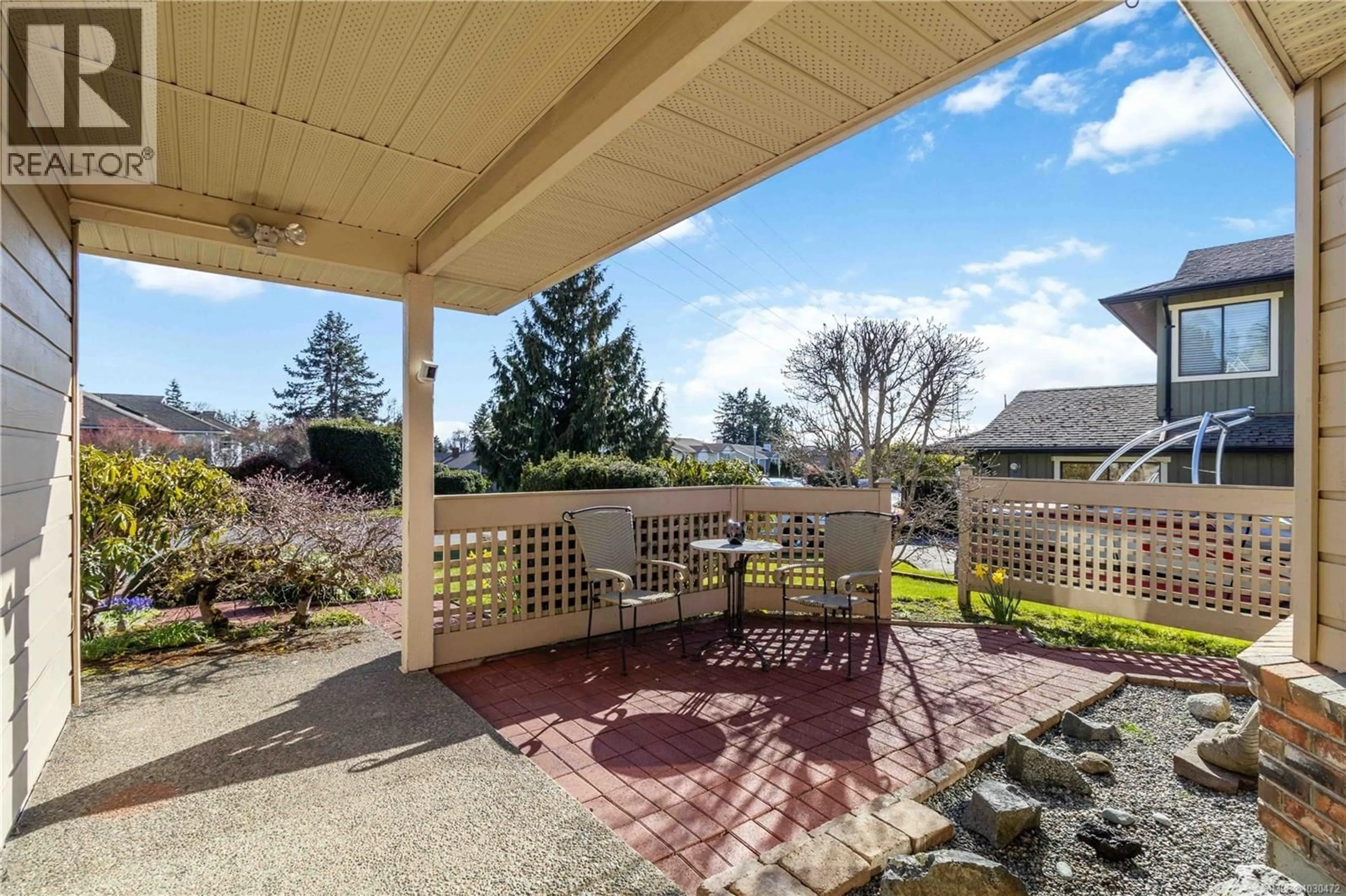 Patio, water/lake/river/ocean view for 4259 PANORAMA DRIVE, Saanich British Columbia V8X4X9