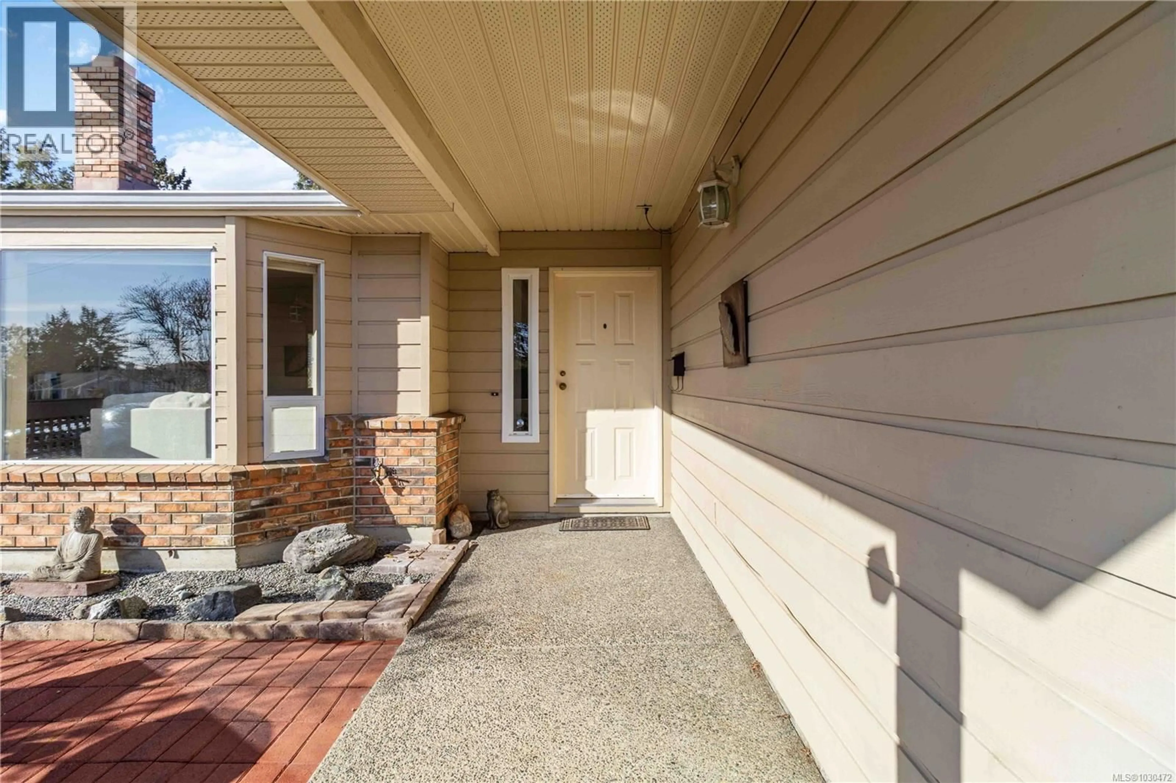 Indoor entryway for 4259 PANORAMA DRIVE, Saanich British Columbia V8X4X9