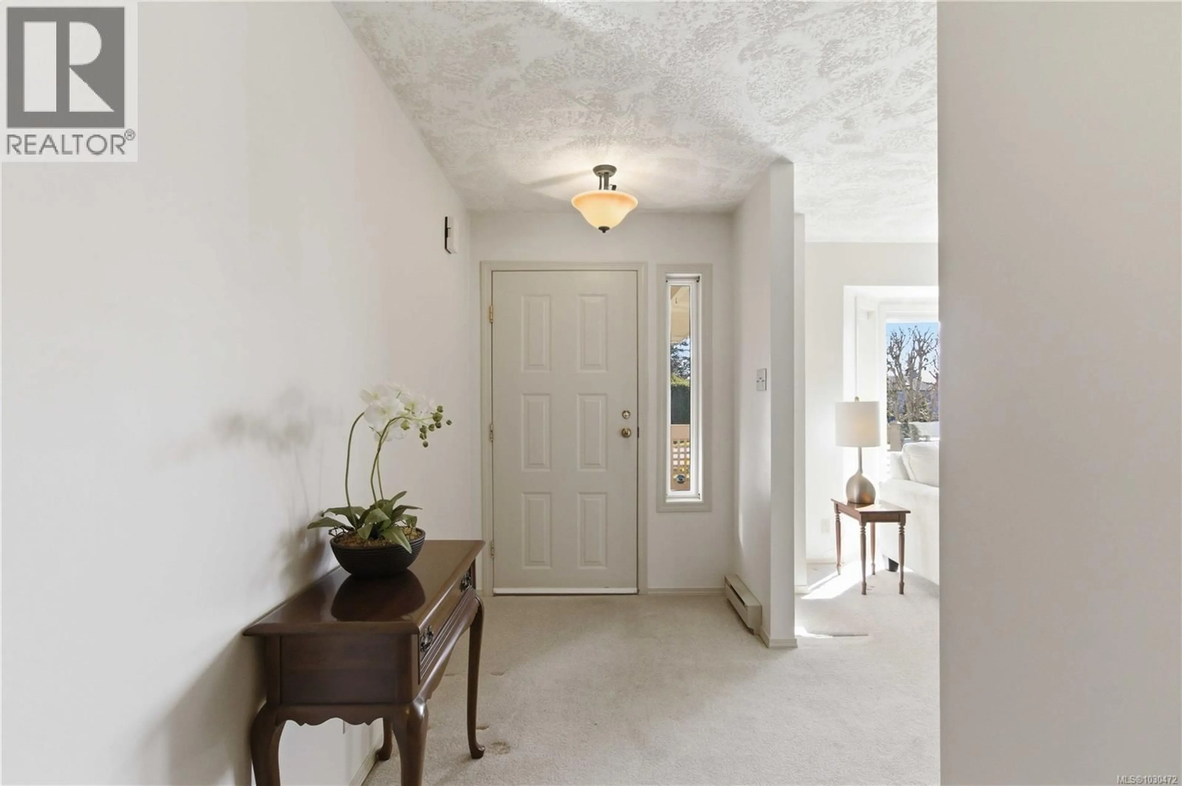 Indoor entryway for 4259 PANORAMA DRIVE, Saanich British Columbia V8X4X9