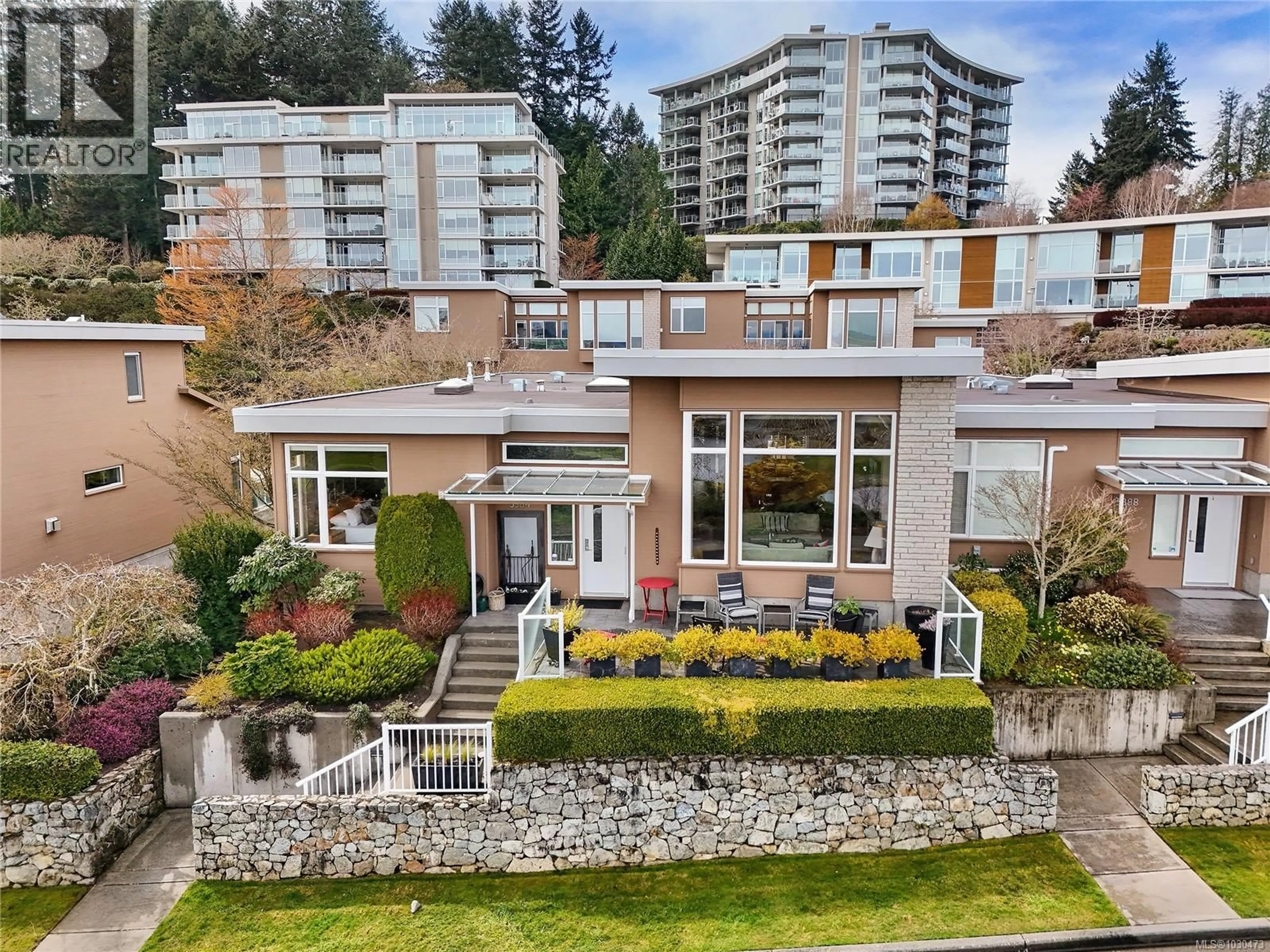 Unknown for 5384 SAYWARD HILL CRESCENT, Saanich British Columbia V8Y3H8