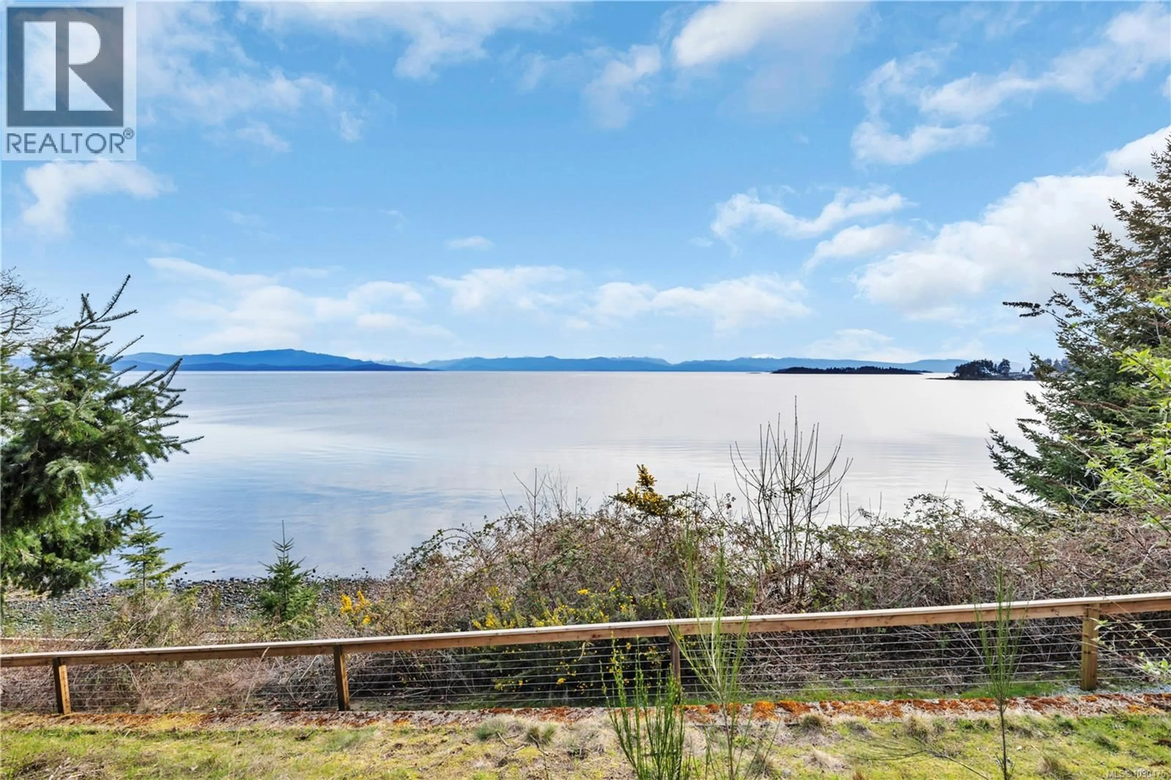 A pic from outside/outdoor area/front of a property/back of a property/a pic from drone, water/lake/river/ocean view for 6 - 1175 RESORT DRIVE, Parksville British Columbia V9P2E3
