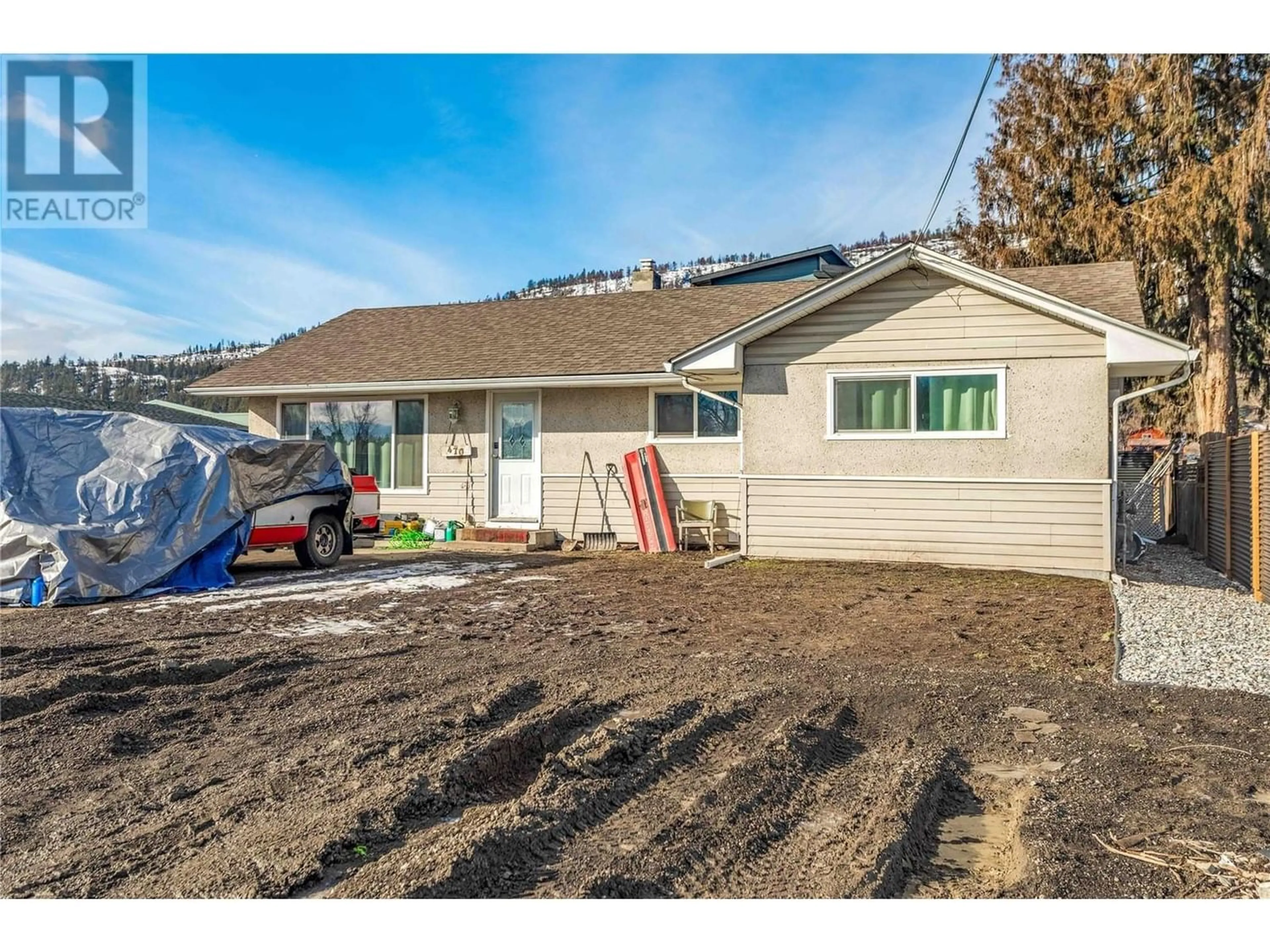 Frontside or backside of a home for 470 Snowsell Street N, Kelowna British Columbia V1V2C7