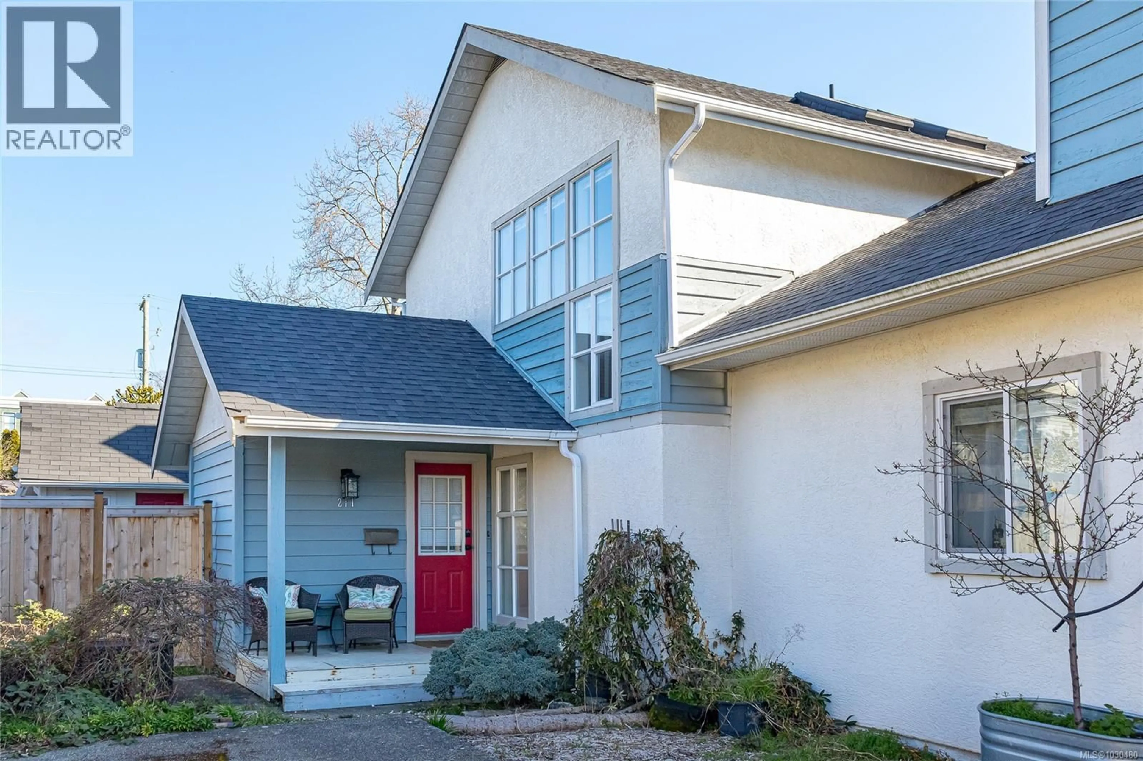 Home with vinyl exterior material, street for 211 HENRY STREET, Victoria British Columbia V9A3H8