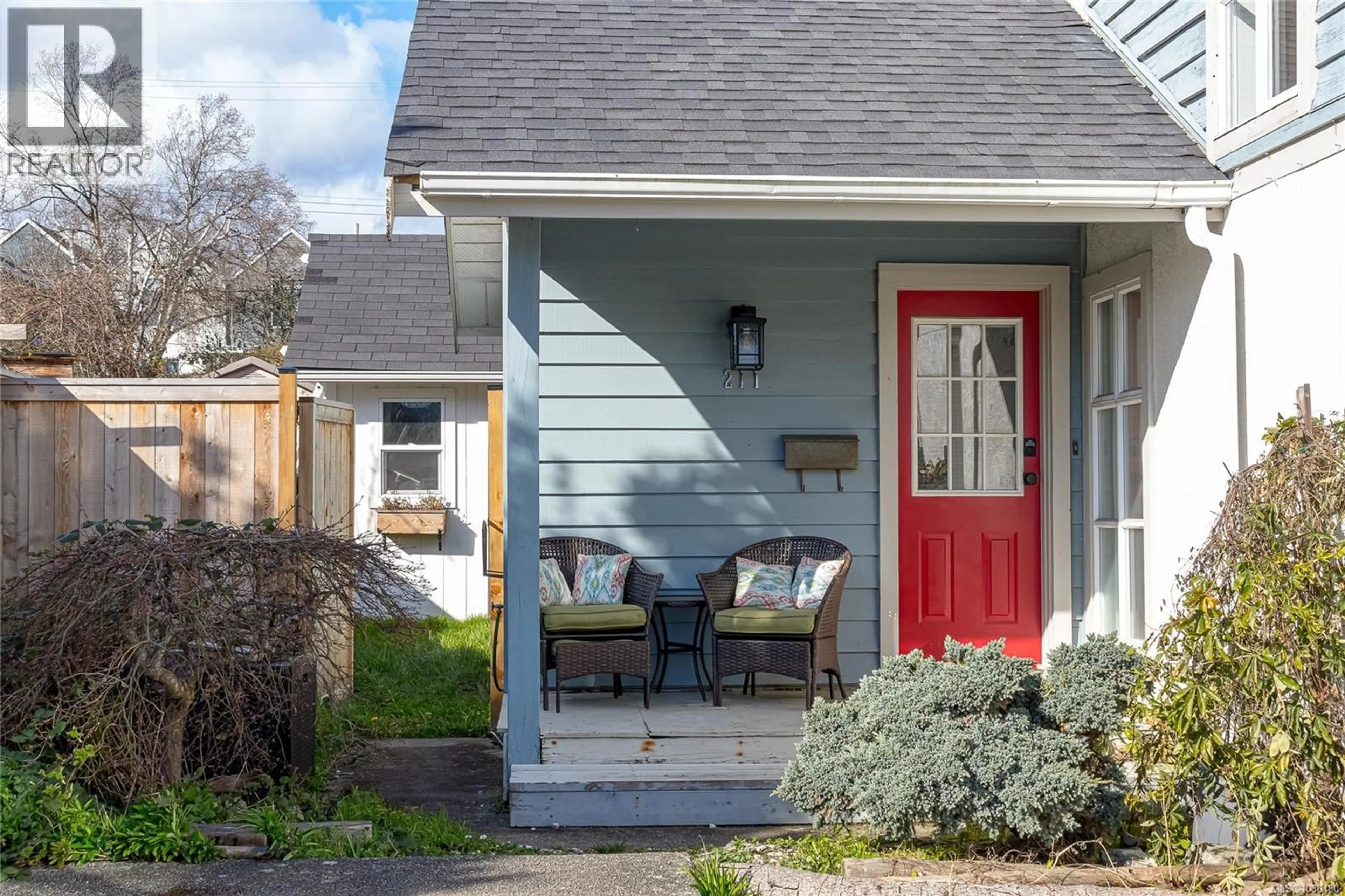 Home with vinyl exterior material, street for 211 HENRY STREET, Victoria British Columbia V9A3H8