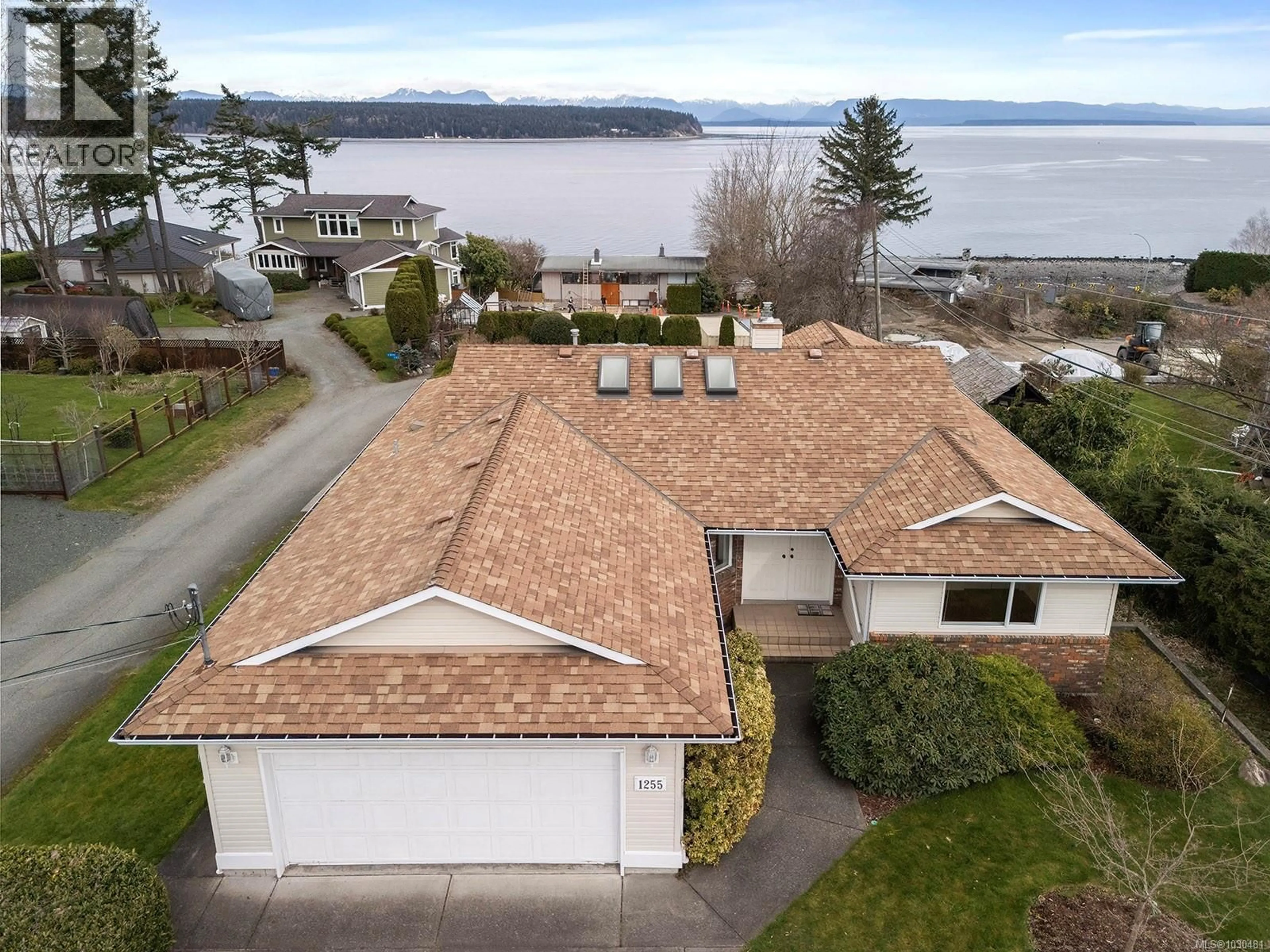 A pic from outside/outdoor area/front of a property/back of a property/a pic from drone, water/lake/river/ocean view for 1255 GALERNO ROAD, Campbell River British Columbia V9W1J7