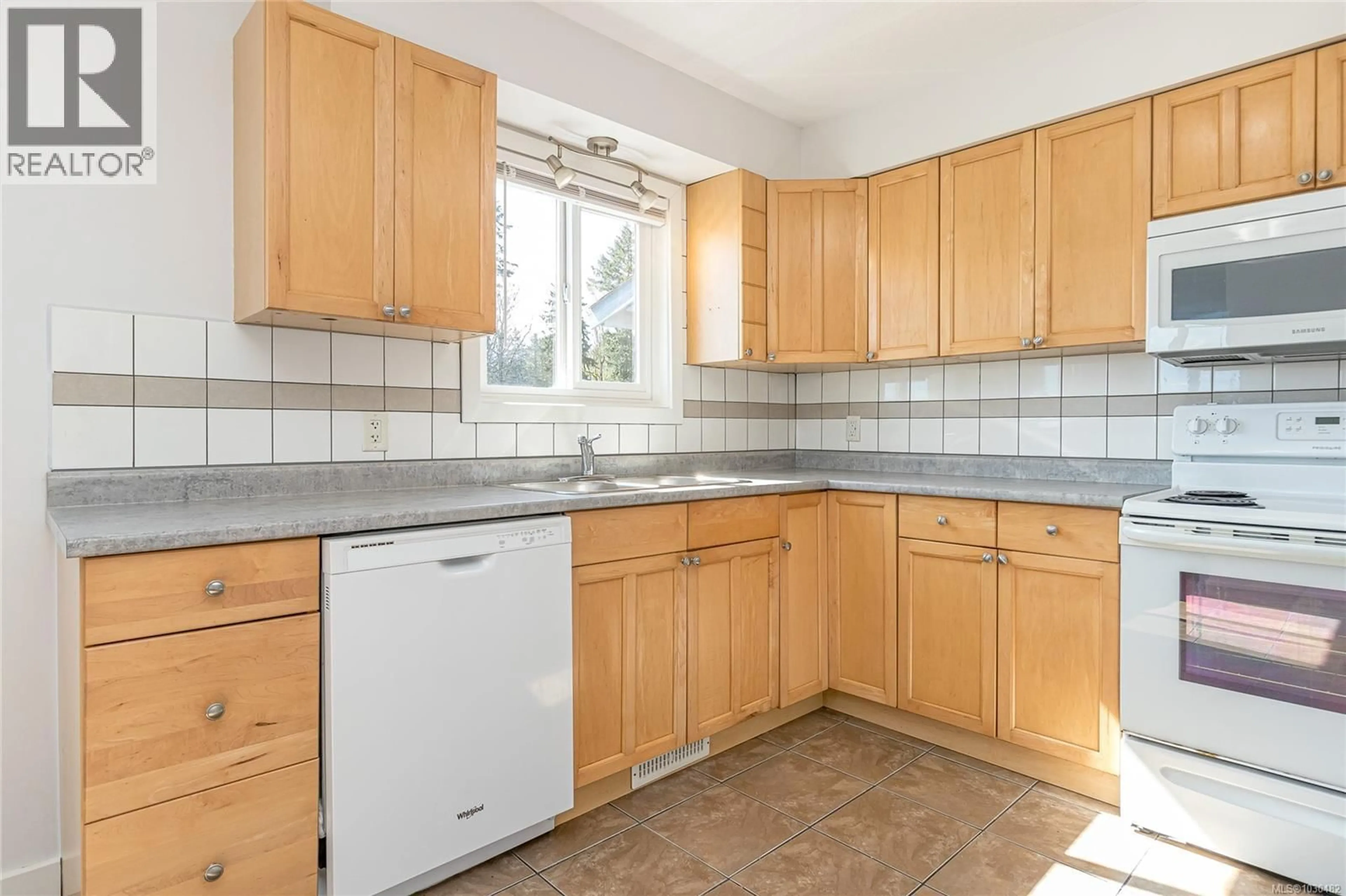 Standard kitchen, unknown for 2148 DODDS ROAD, Nanaimo British Columbia V9X1A1