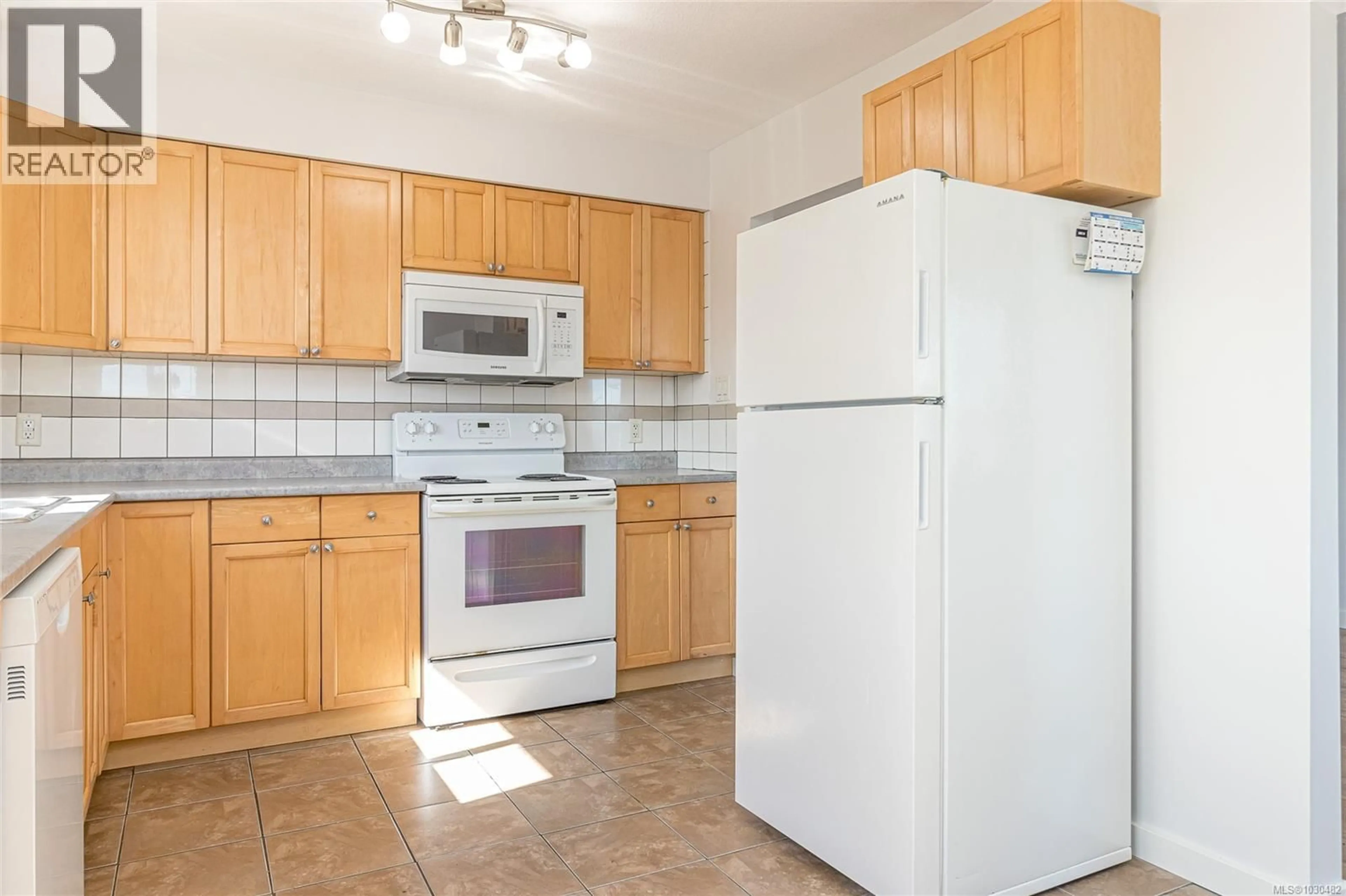 Standard kitchen, unknown for 2148 DODDS ROAD, Nanaimo British Columbia V9X1A1