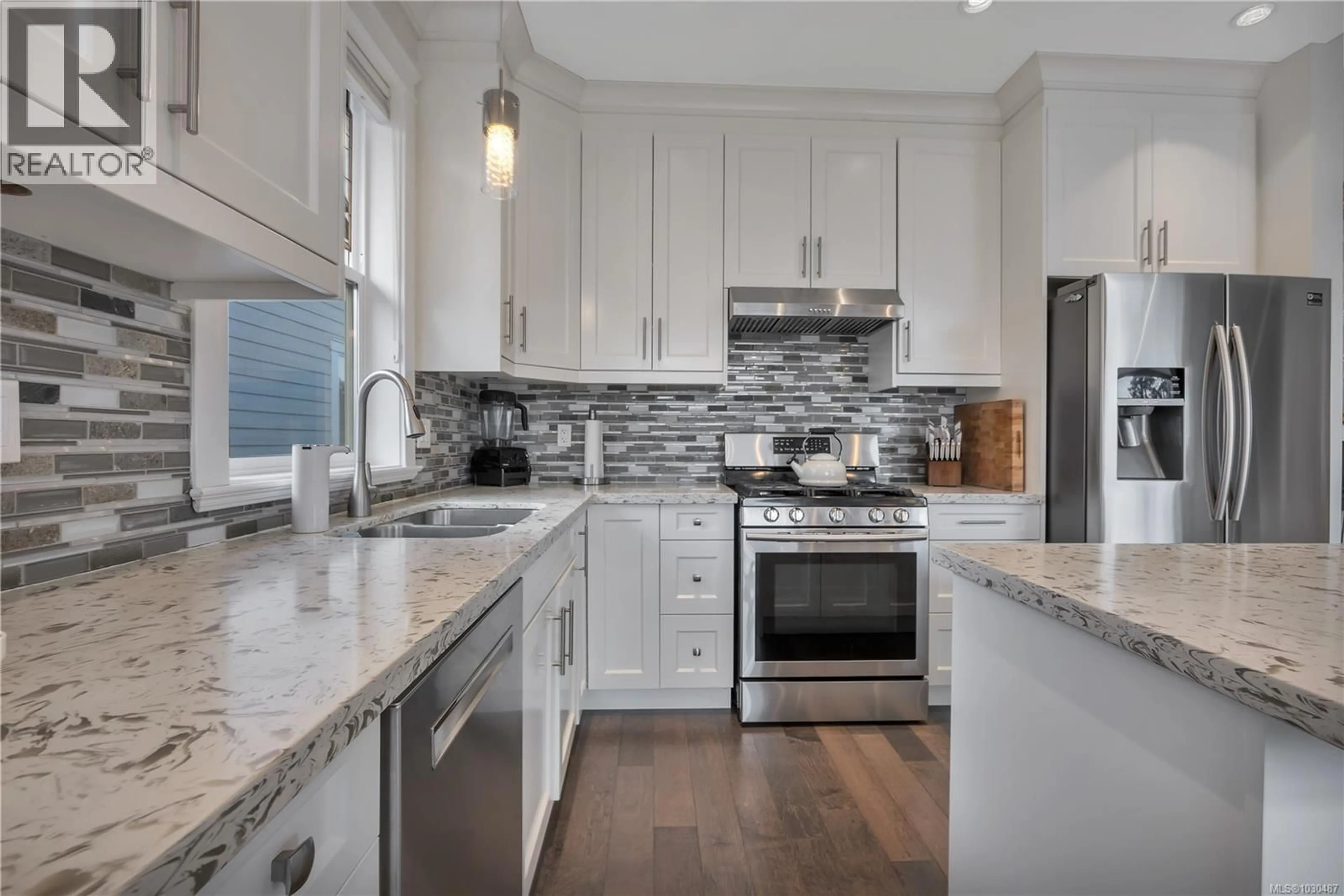 Contemporary kitchen, ceramic/tile floor for 5757 LINYARD ROAD, Nanaimo British Columbia V9T0K2