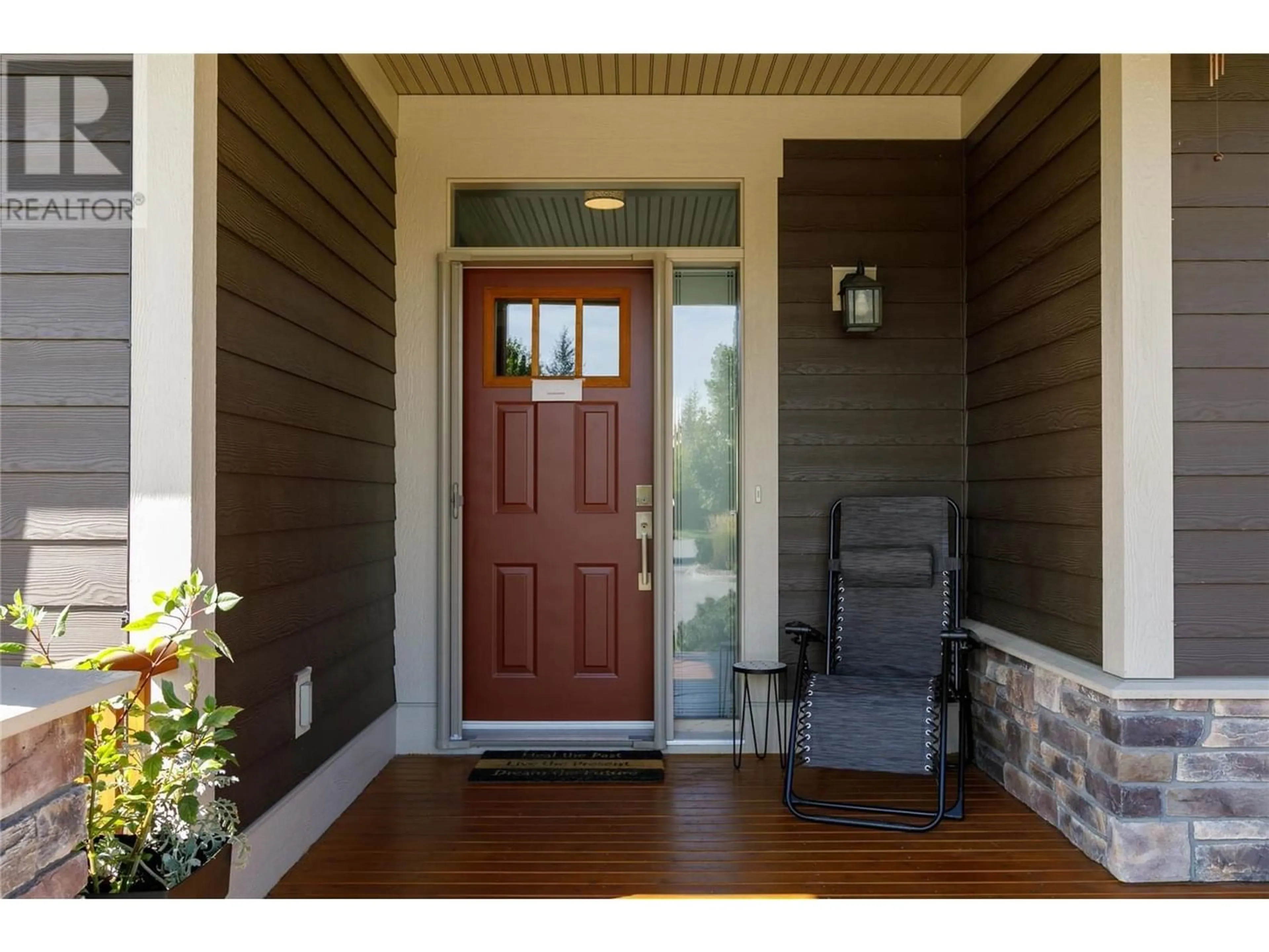 Indoor entryway for 416 Longspoon Drive, Vernon British Columbia V1H2K2