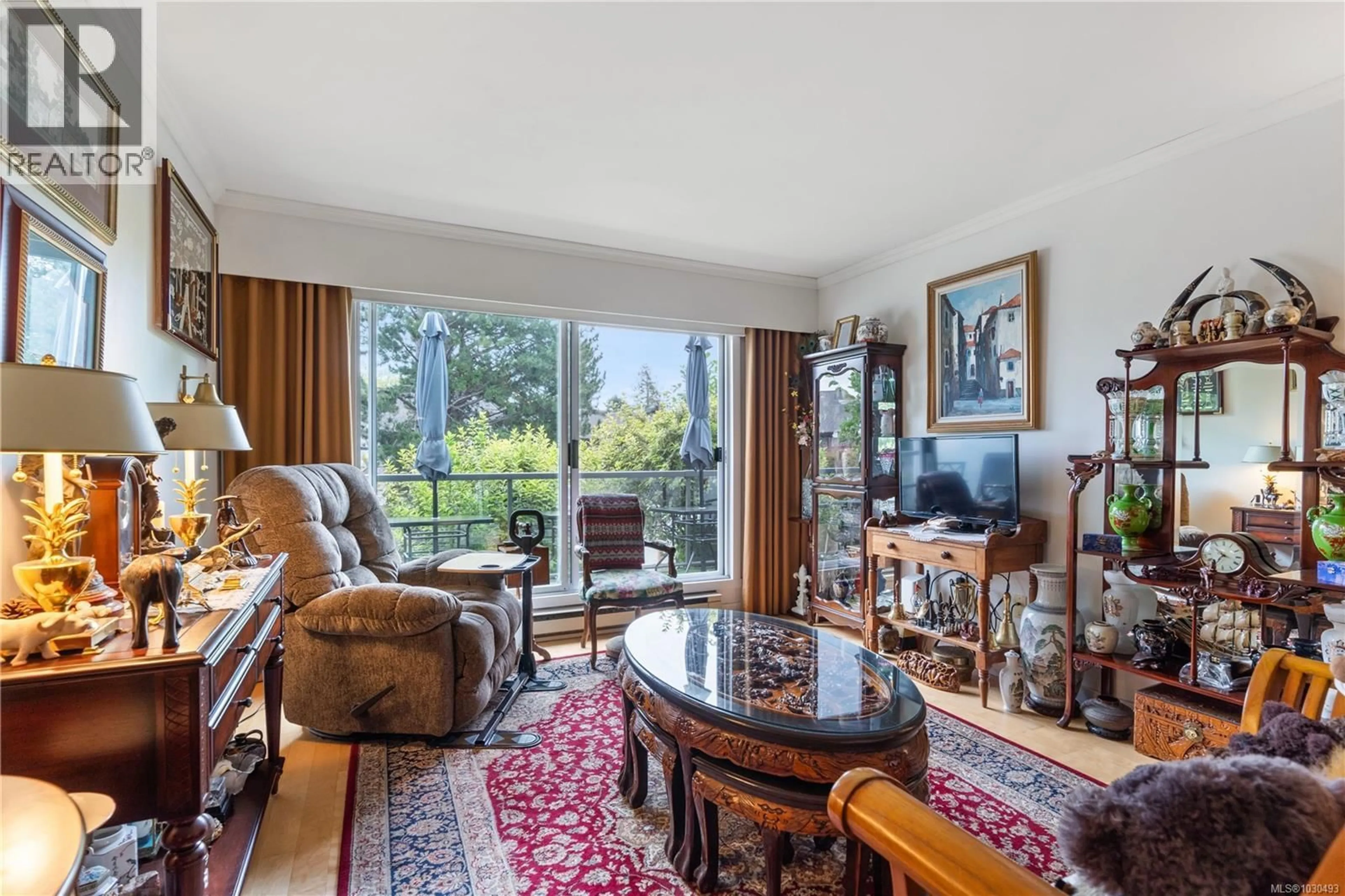 Living room with furniture, unknown for 118 - 10459 RESTHAVEN DRIVE, Sidney British Columbia V8L3H6