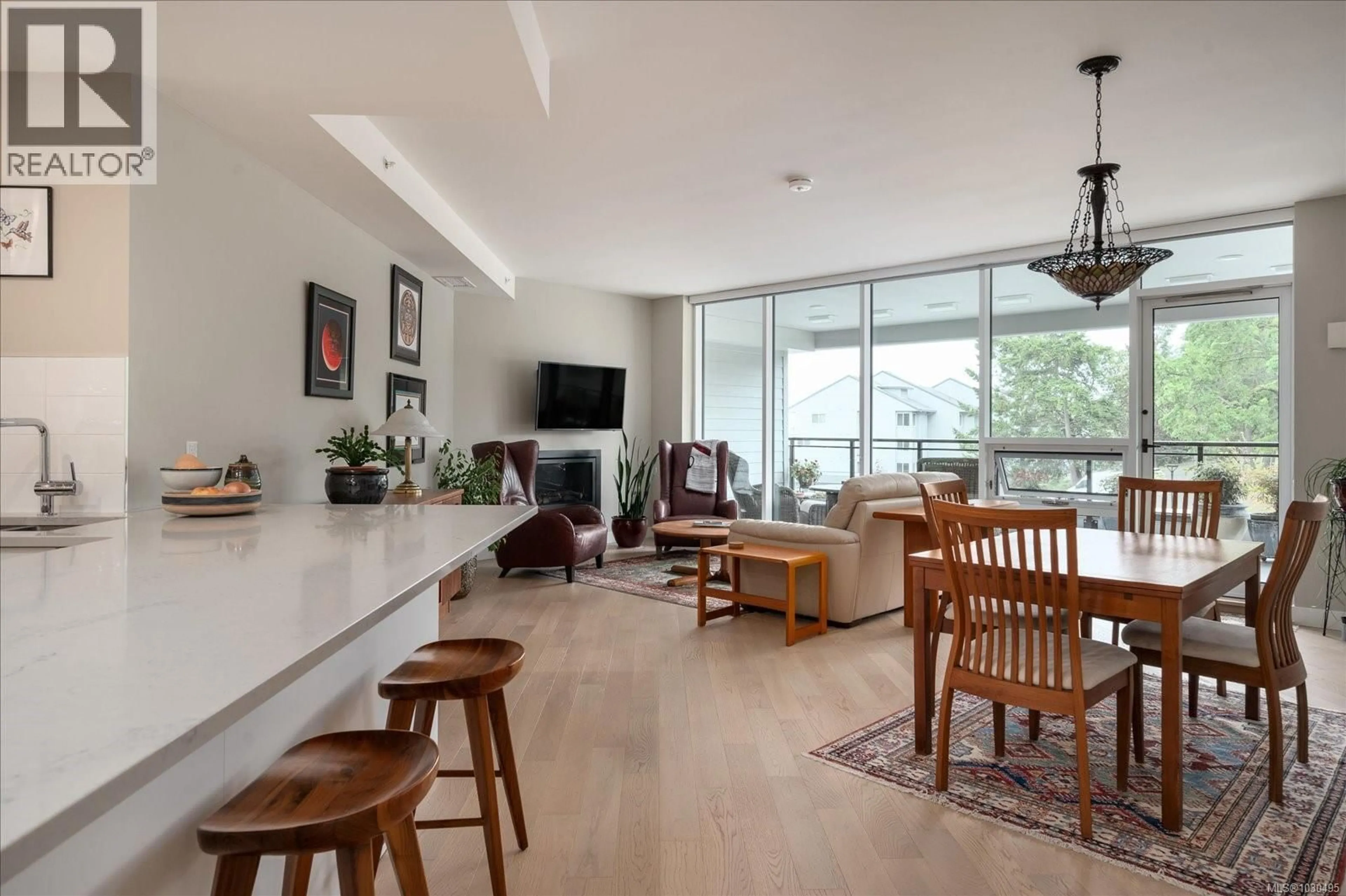 Living room with furniture, unknown for 305 - 3529 DOLPHIN DRIVE, Nanoose Bay British Columbia V9P9J7