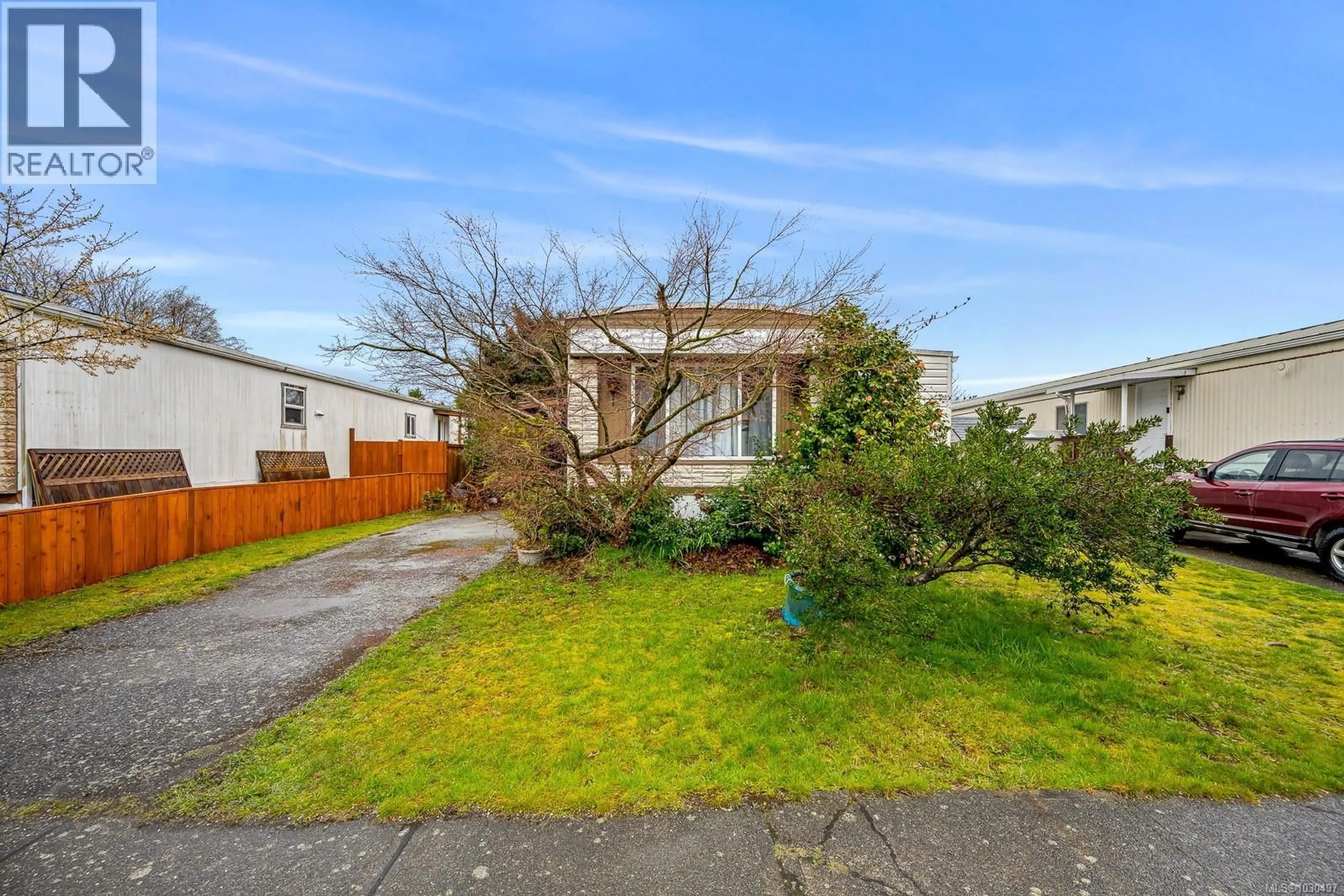 A pic from outside/outdoor area/front of a property/back of a property/a pic from drone, street for 19 - 390 COWICHAN AVENUE, Courtenay British Columbia V9N7T4