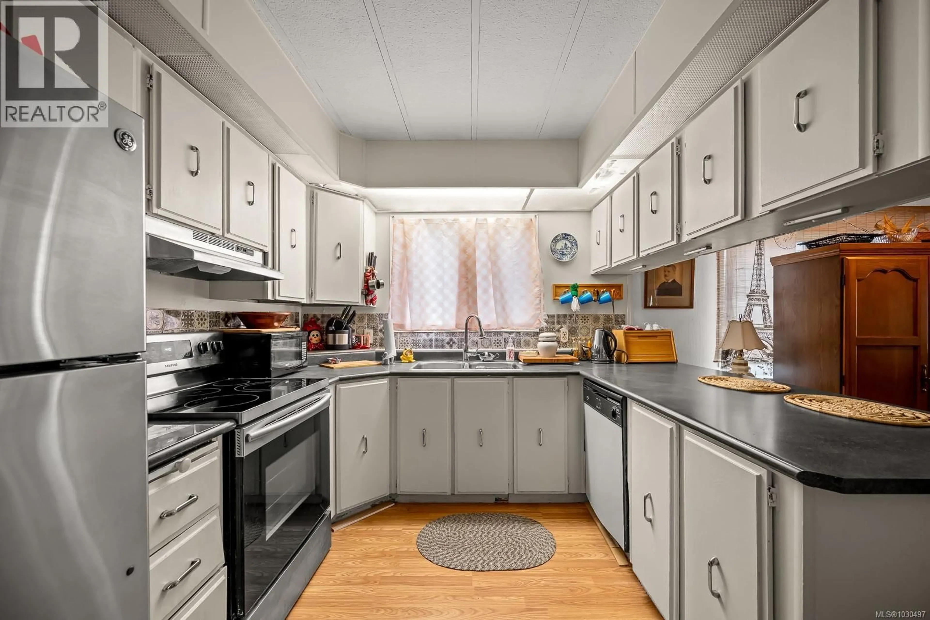 Standard kitchen, unknown for 19 - 390 COWICHAN AVENUE, Courtenay British Columbia V9N7T4