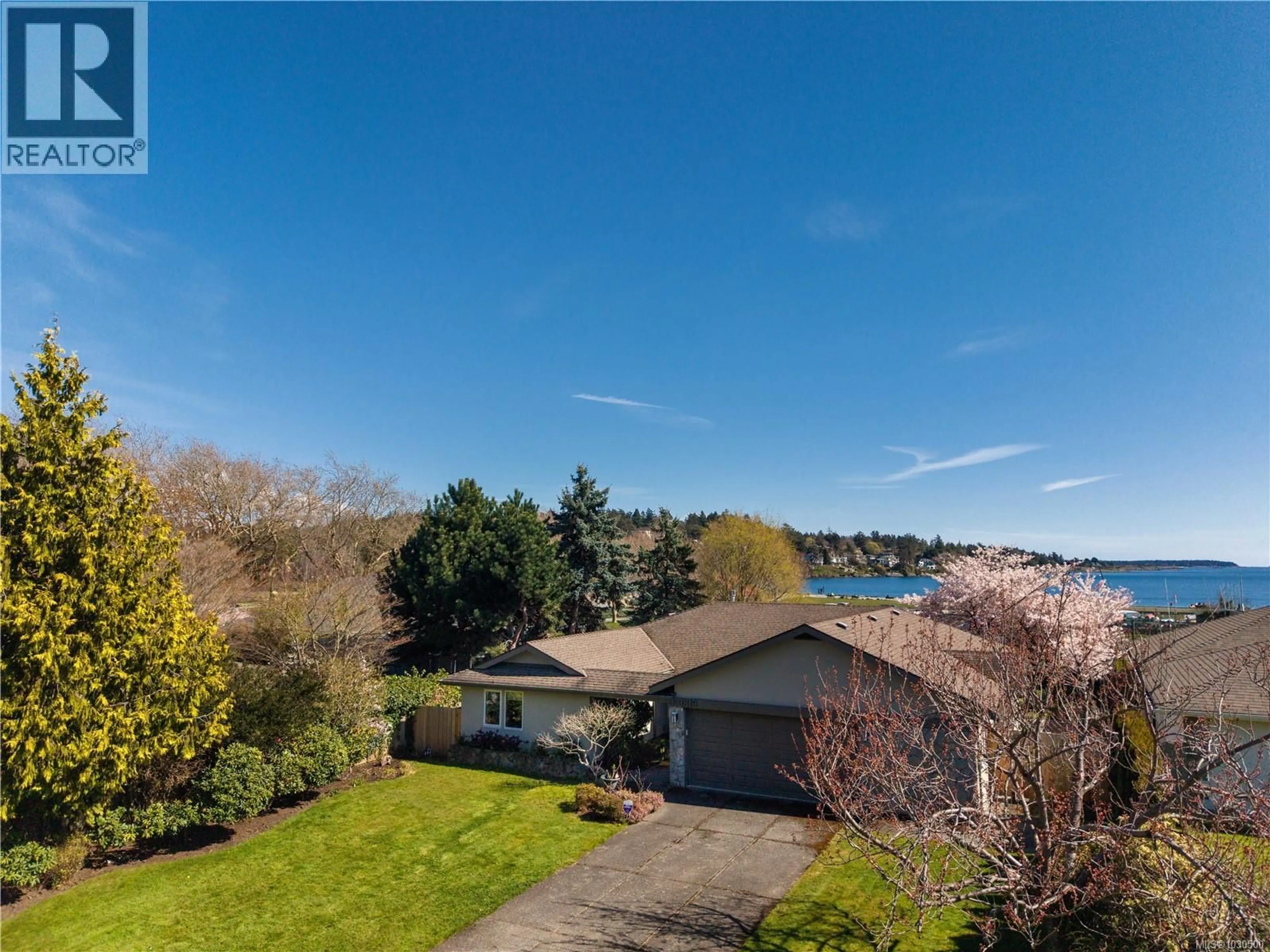 A pic from outside/outdoor area/front of a property/back of a property/a pic from drone, water/lake/river/ocean view for 3819 BEACHVIEW PLACE, Saanich British Columbia V8P5N8