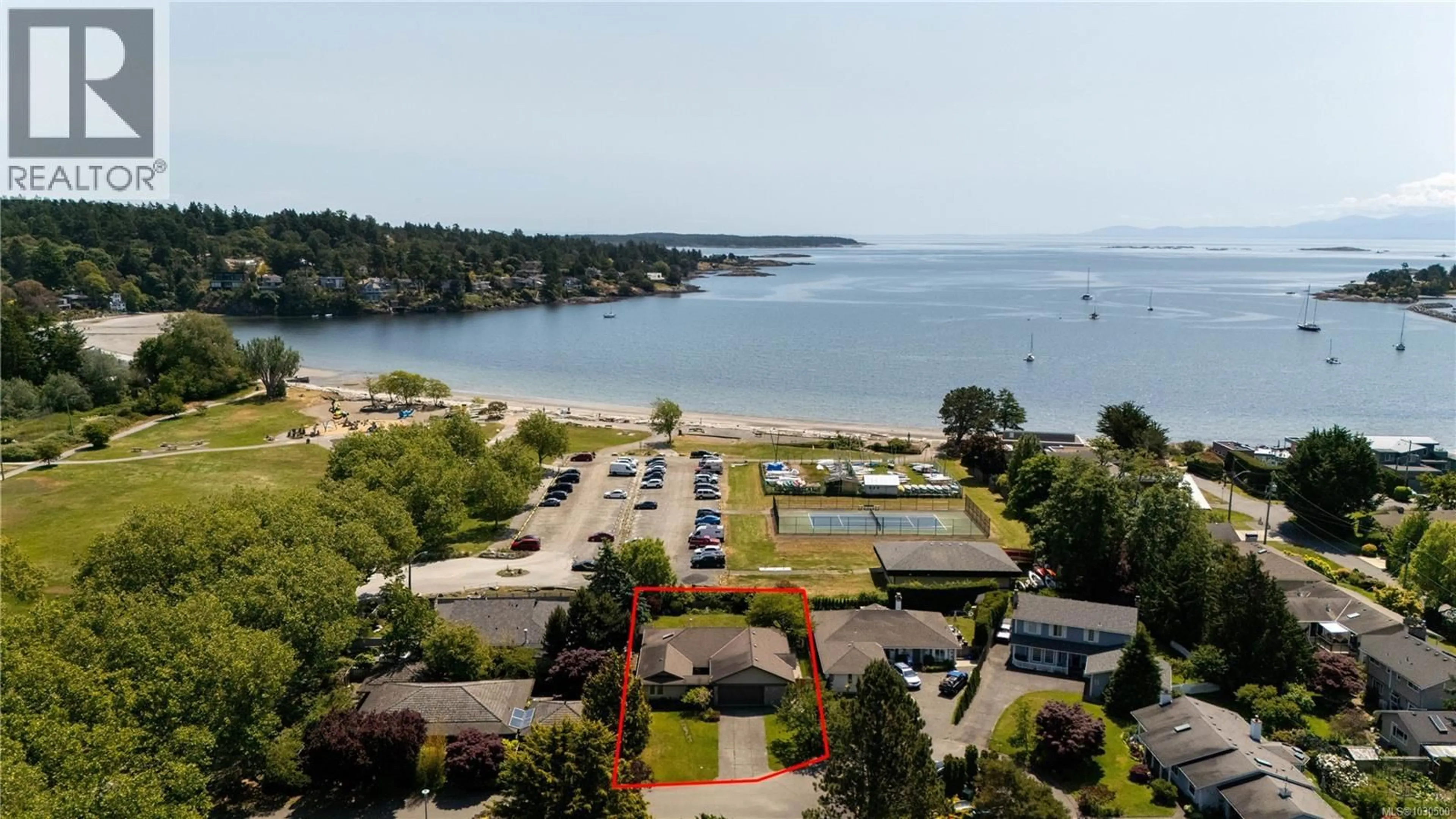 A pic from outside/outdoor area/front of a property/back of a property/a pic from drone, water/lake/river/ocean view for 3819 BEACHVIEW PLACE, Saanich British Columbia V8P5N8