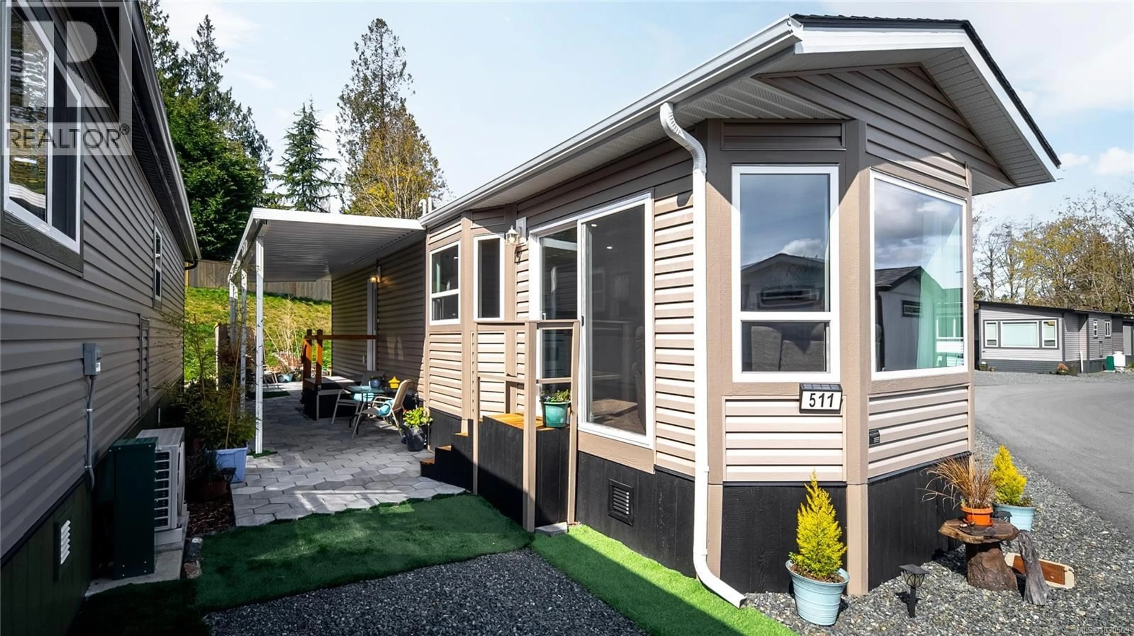 Home with vinyl exterior material, street for 511 - 747 OLD PLACE ROAD, Central Saanich British Columbia V8M0C3