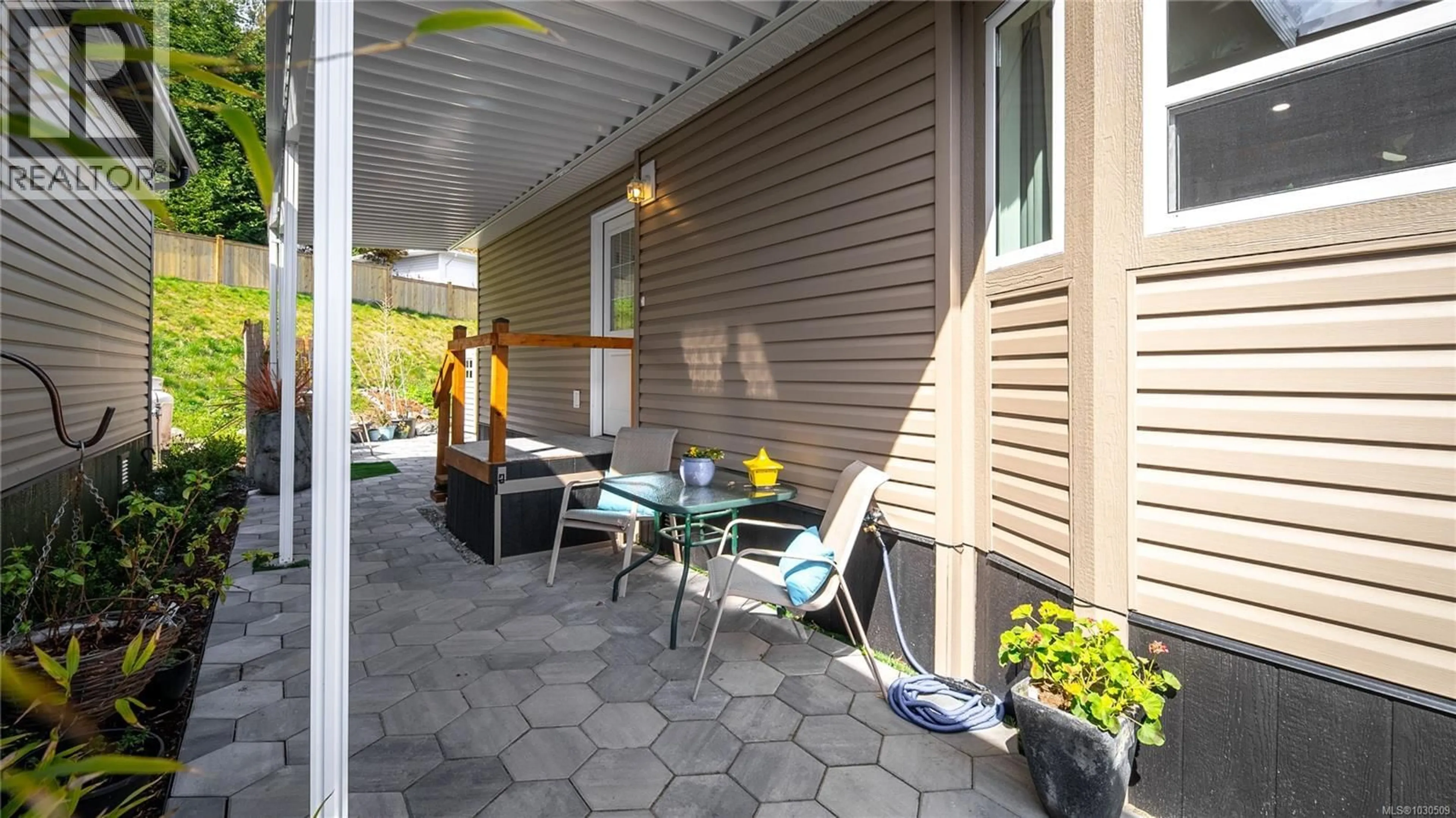 Patio, street for 511 - 747 OLD PLACE ROAD, Central Saanich British Columbia V8M0C3