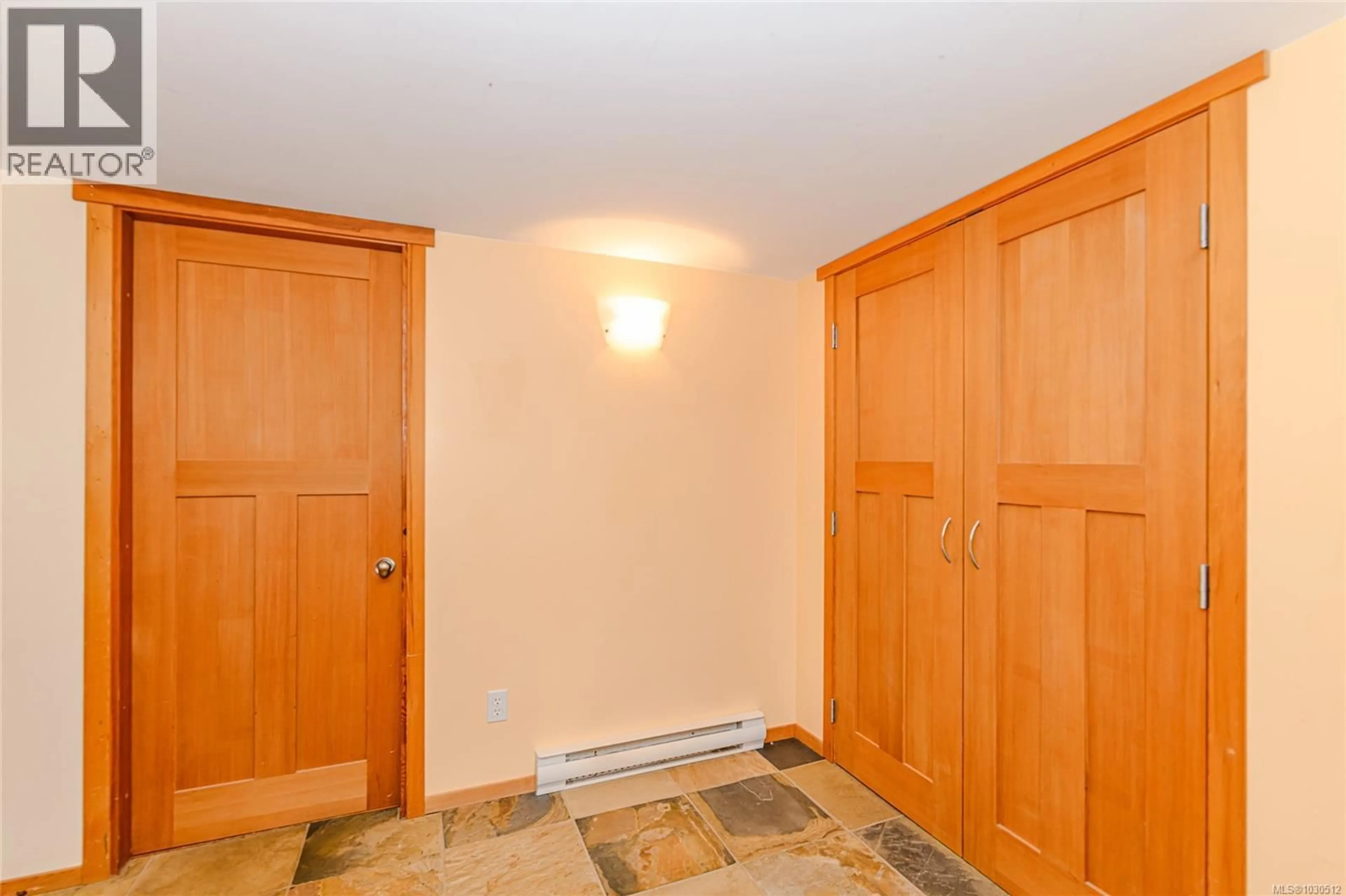 Indoor foyer for 1500 BEDDIS ROAD, Salt Spring British Columbia V8K2E3