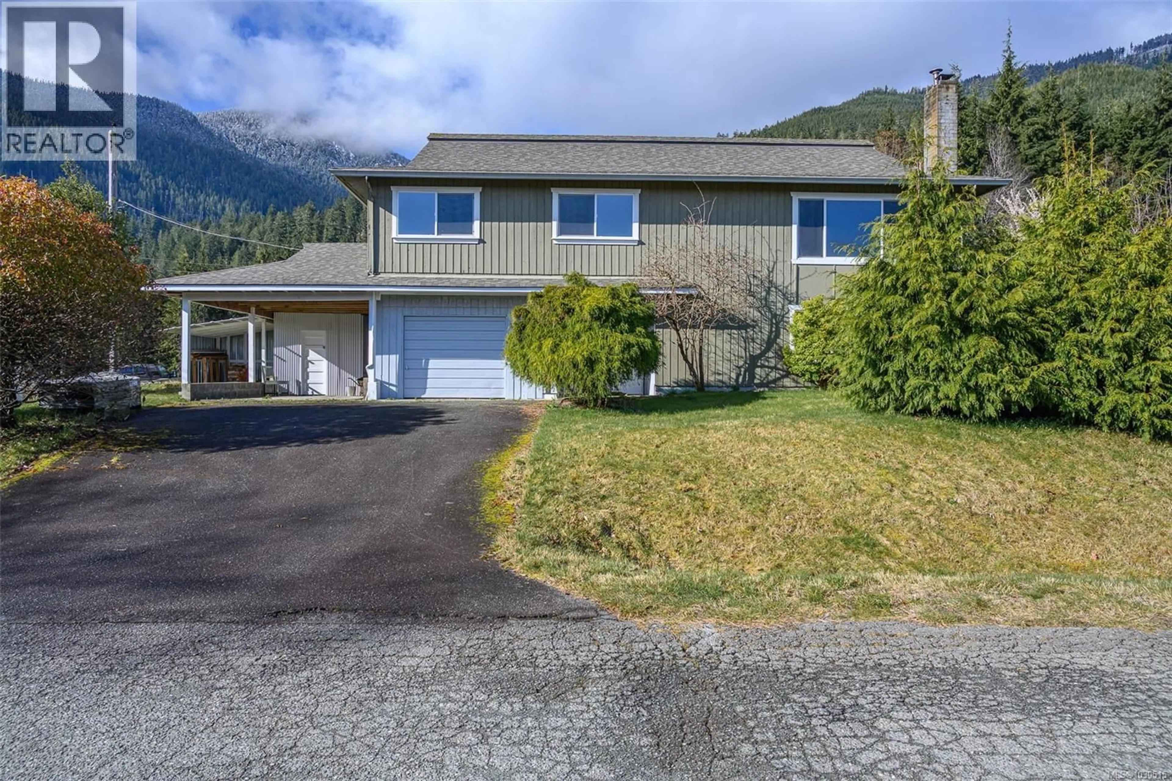 A pic from outside/outdoor area/front of a property/back of a property/a pic from drone, mountain view for 130 SEAVIEW STREET, Sayward British Columbia V0P1R0