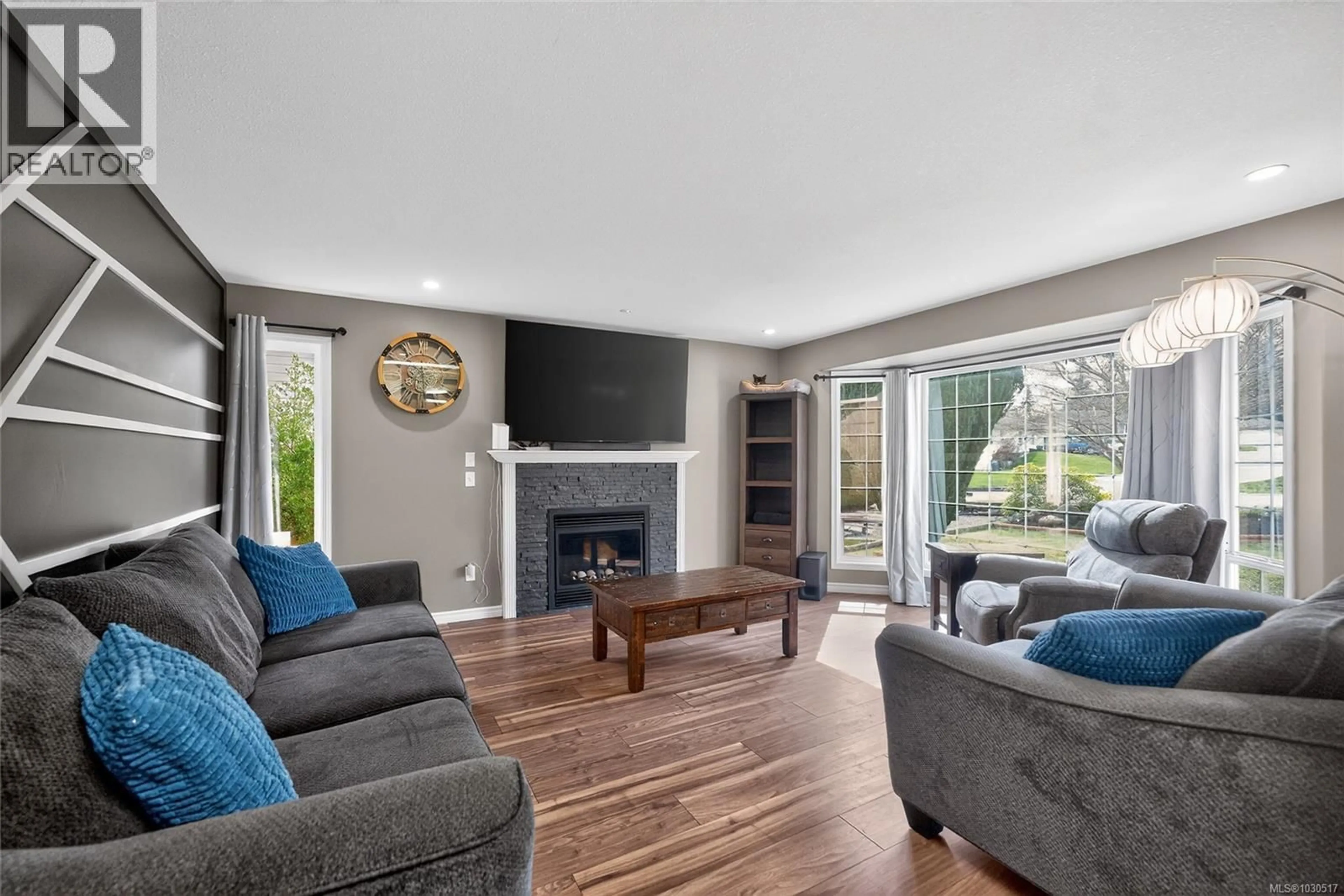 Living room with furniture, unknown for 921 ESSLINGER ROAD, Parksville British Columbia V9P2R1