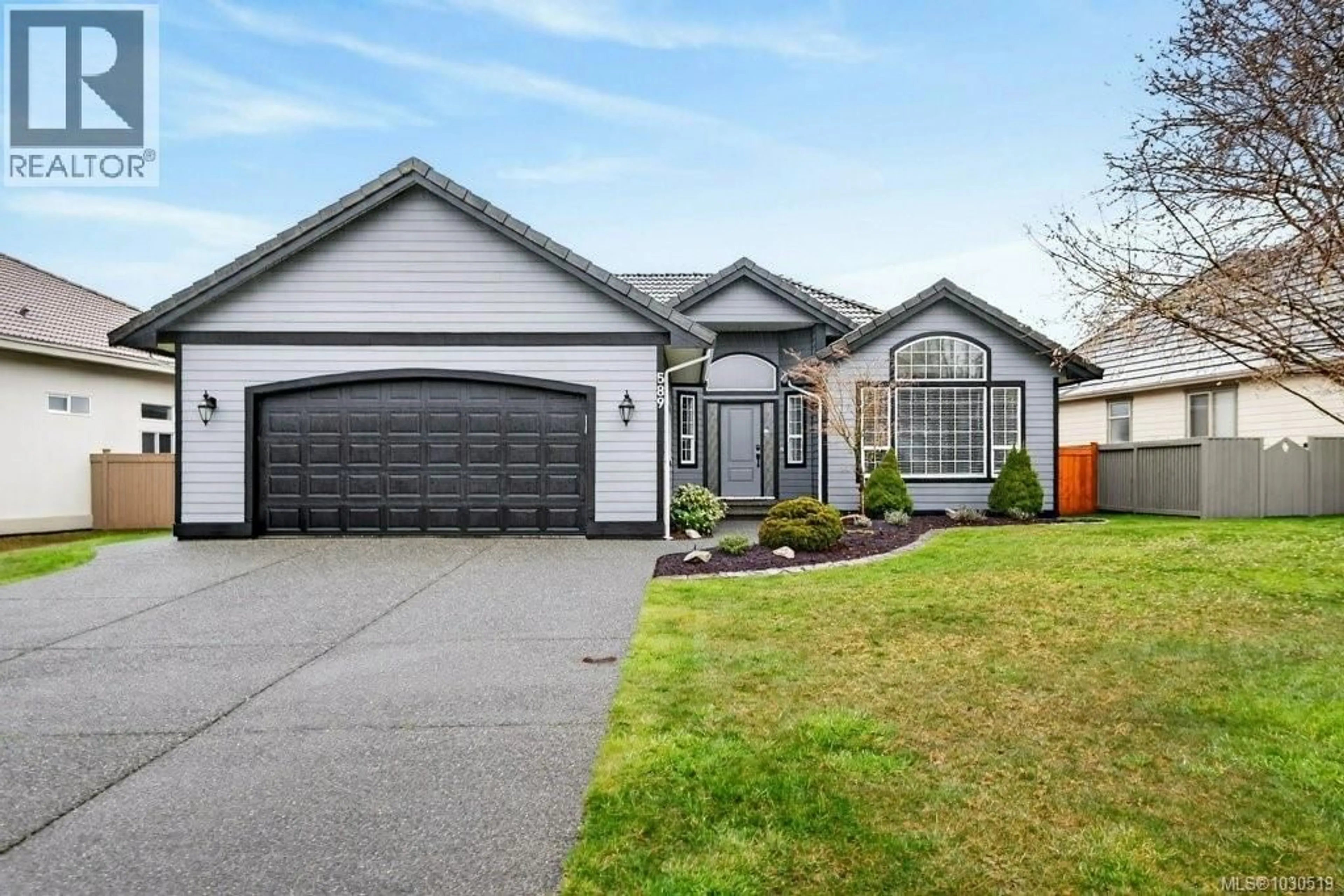 Home with vinyl exterior material, street for 589 MONARCH DRIVE, Courtenay British Columbia V9N8R7