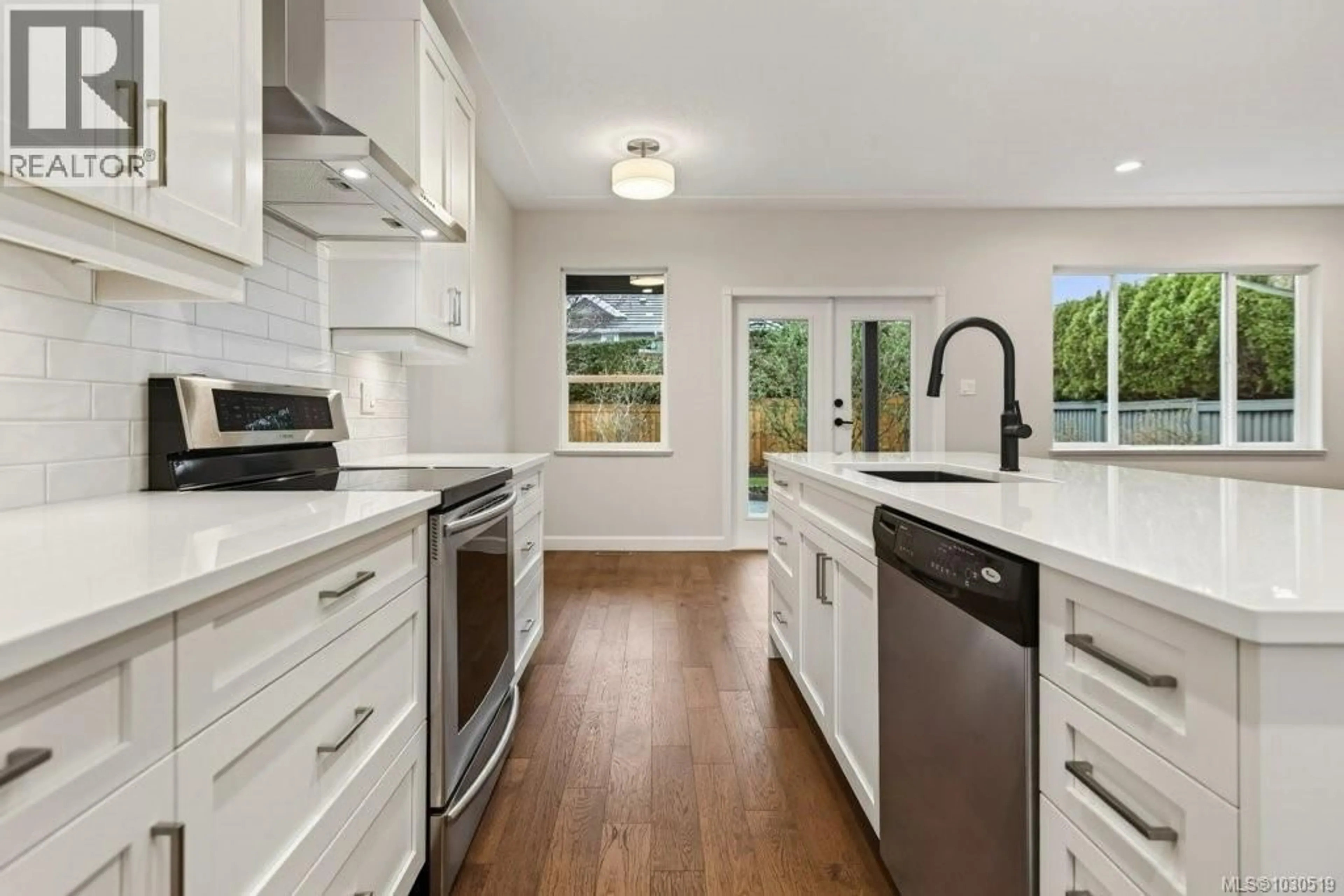 Open concept kitchen, ceramic/tile floor for 589 MONARCH DRIVE, Courtenay British Columbia V9N8R7