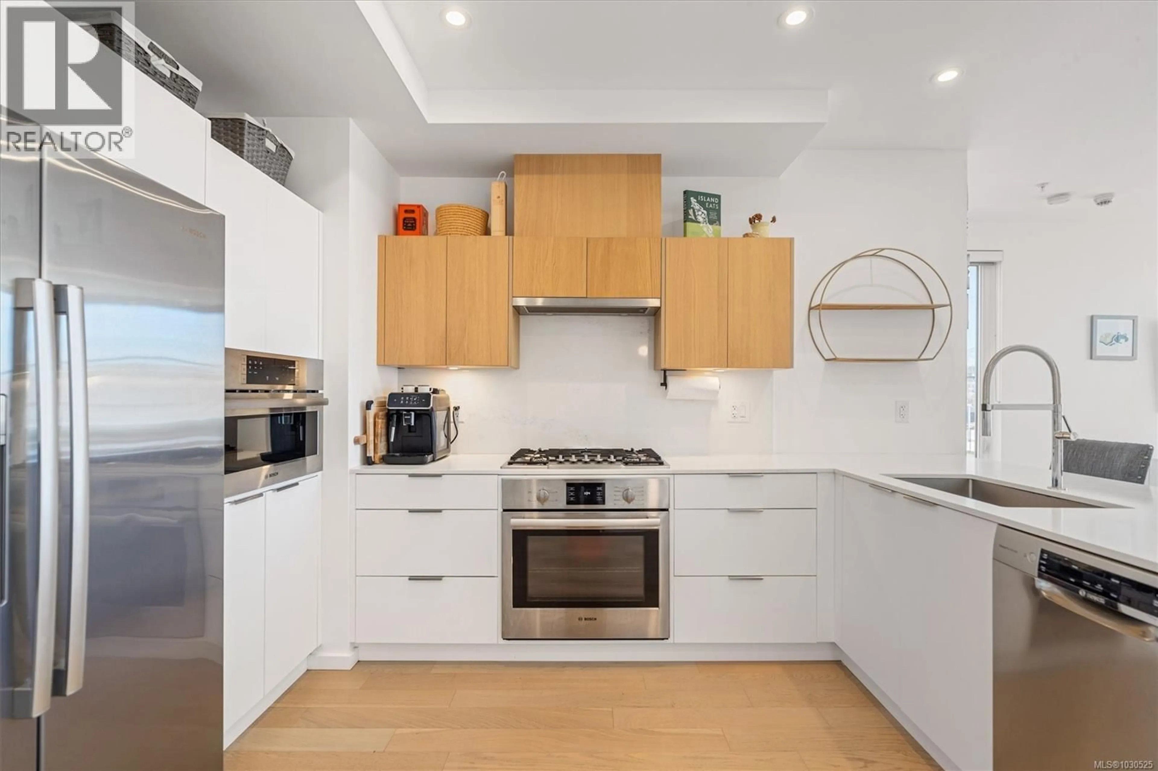 Standard kitchen, wood/laminate floor for 105 - 1720 FAIRFIELD ROAD, Victoria British Columbia V8S1G3