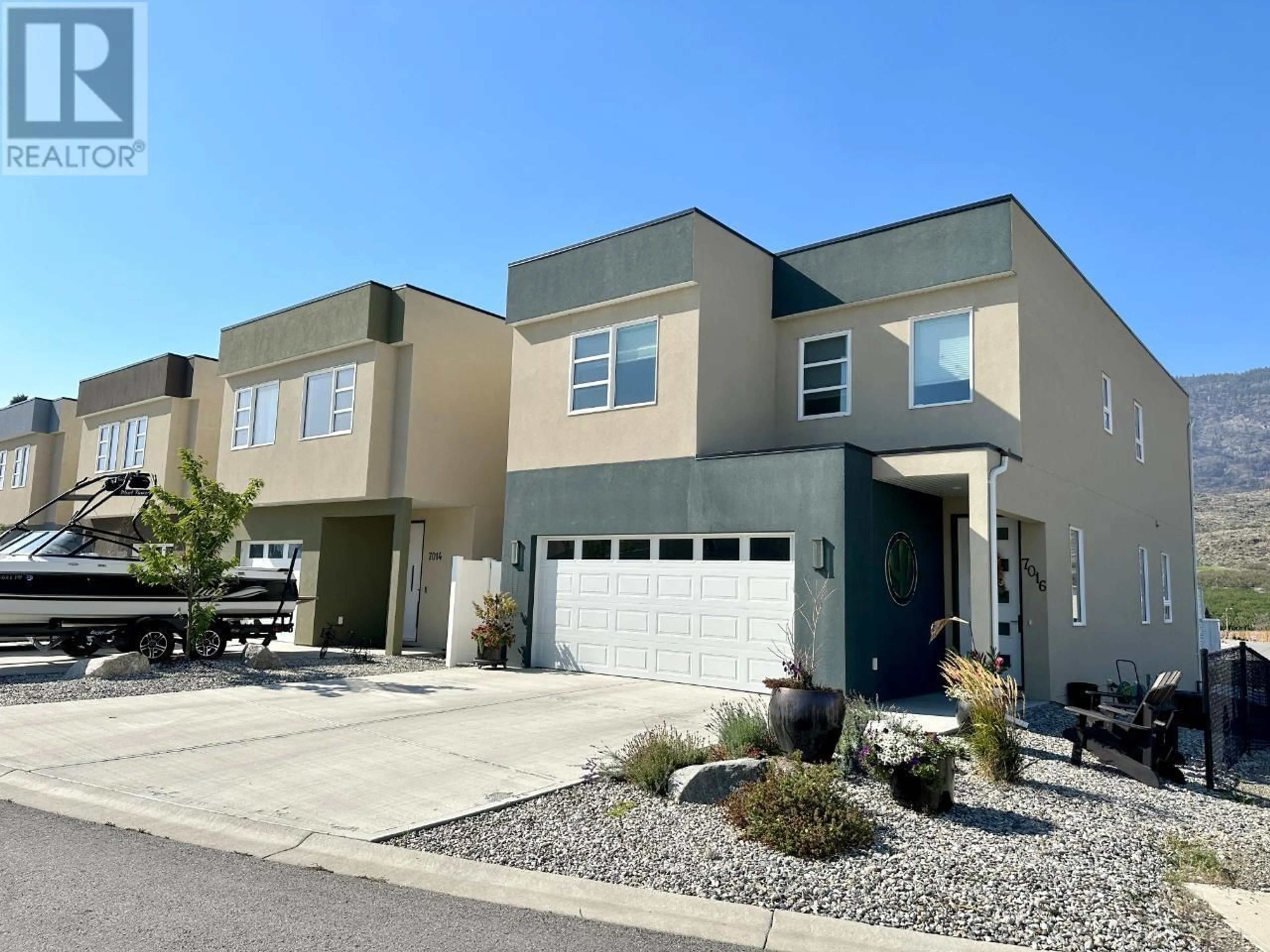 Contemporary kitchen for 7016 WREN Drive, Osoyoos British Columbia V0H1V5