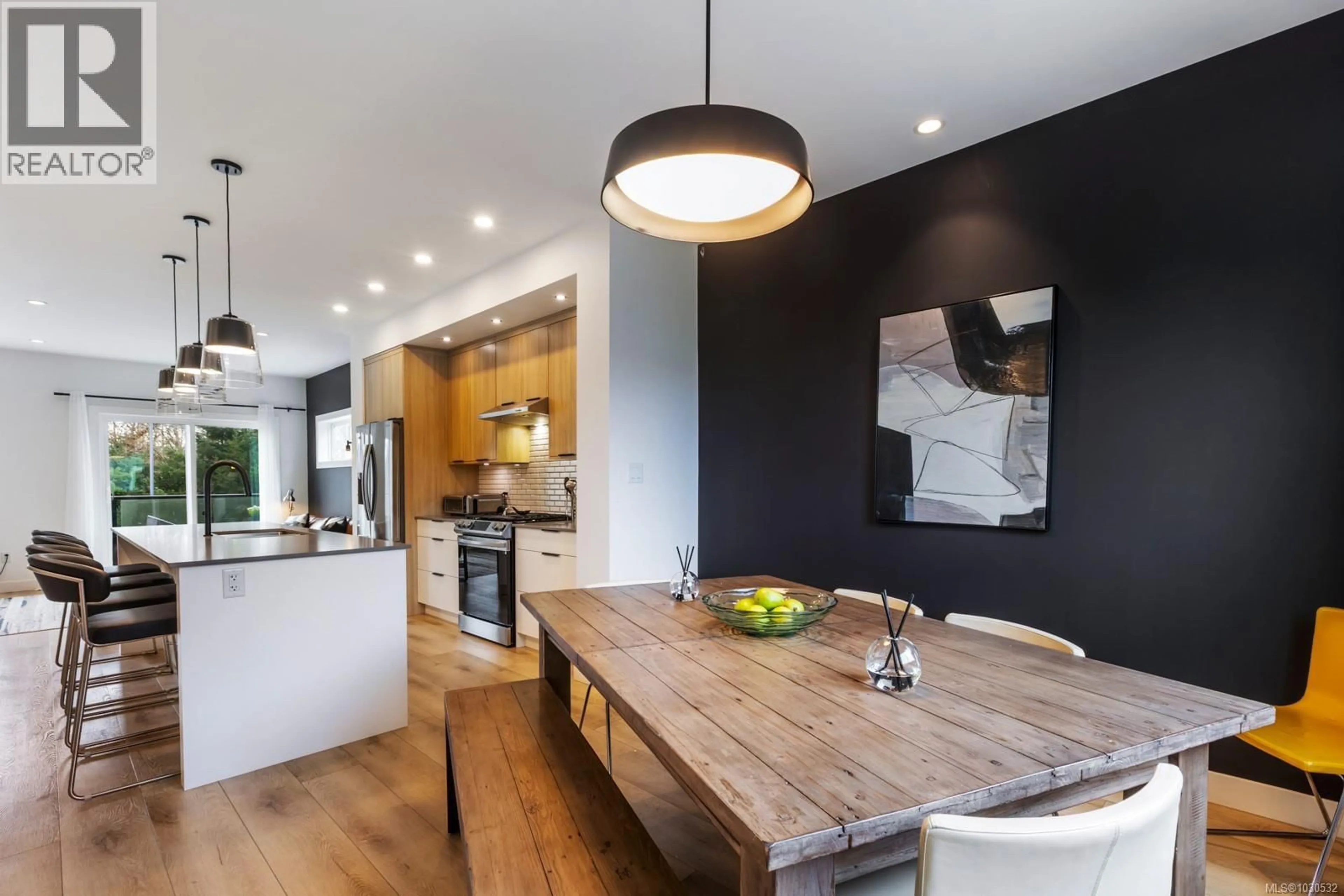 Contemporary kitchen, wood/laminate floor for 21 - 2310 GUTHRIE ROAD, Comox British Columbia V9M0C6