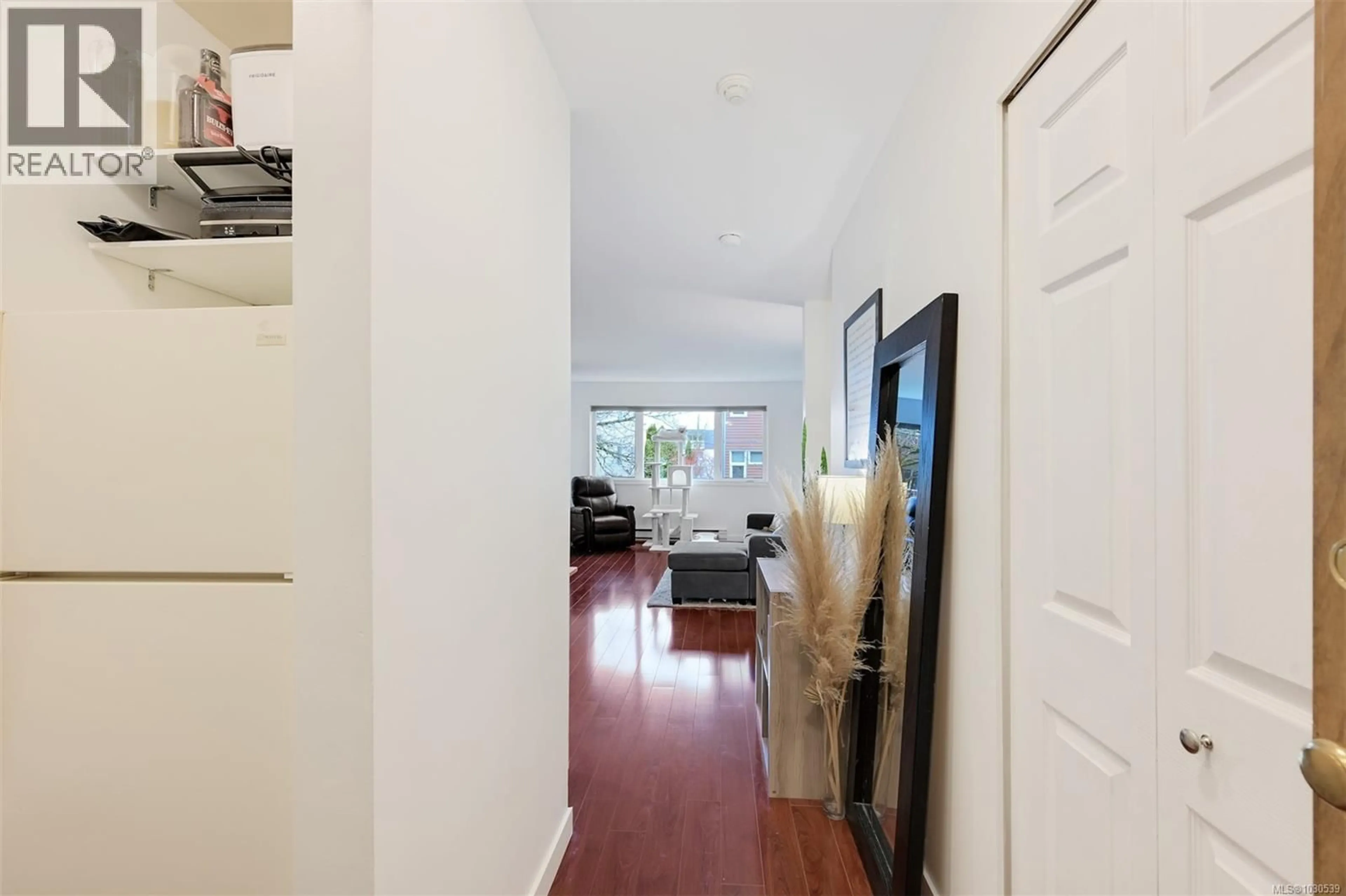 Indoor entryway for 201 - 1619 MORRISON STREET, Victoria British Columbia V8R6R8