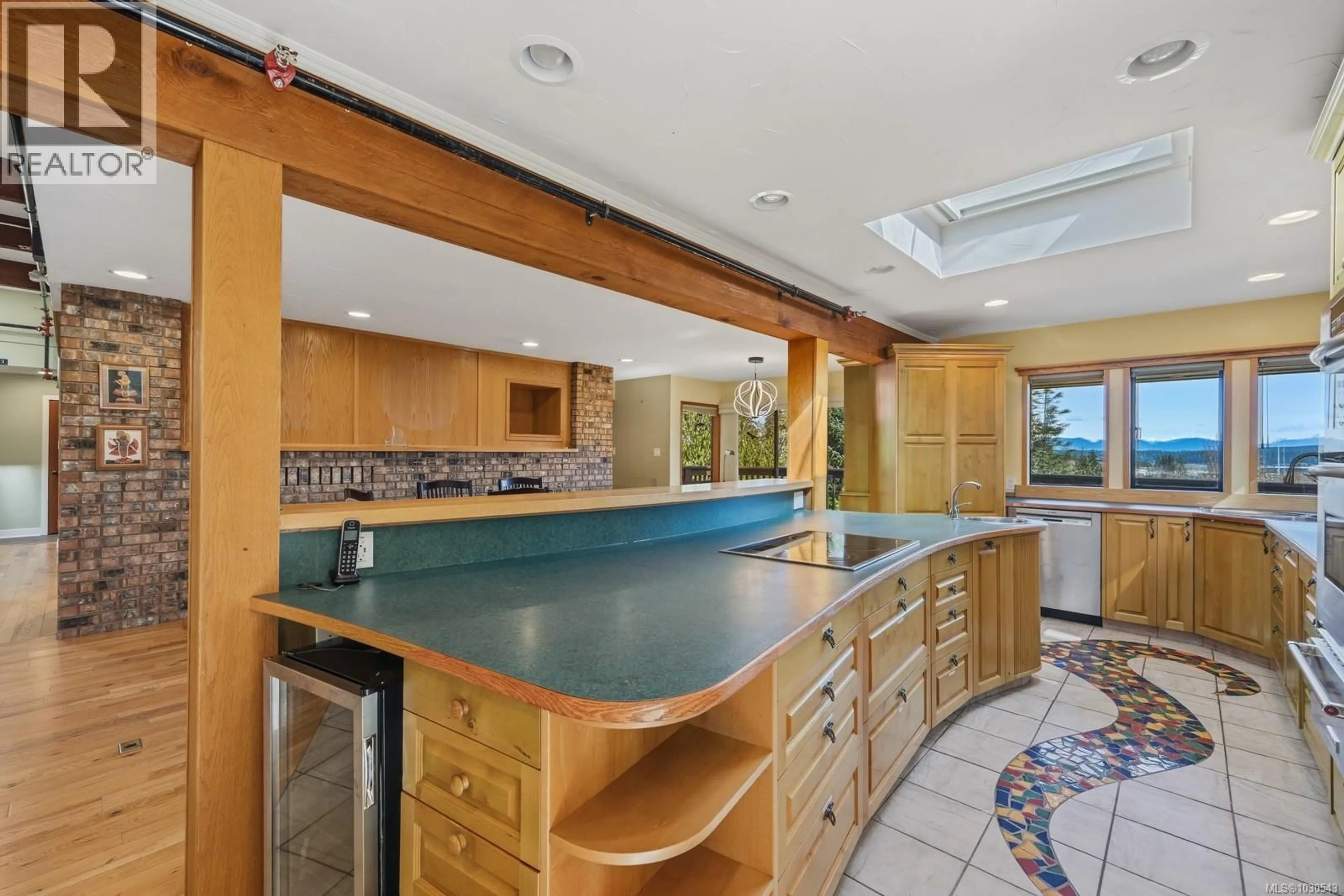 Open concept kitchen, ceramic/tile floor for 2340 SPRING ROAD, Campbell River British Columbia V9W5K8