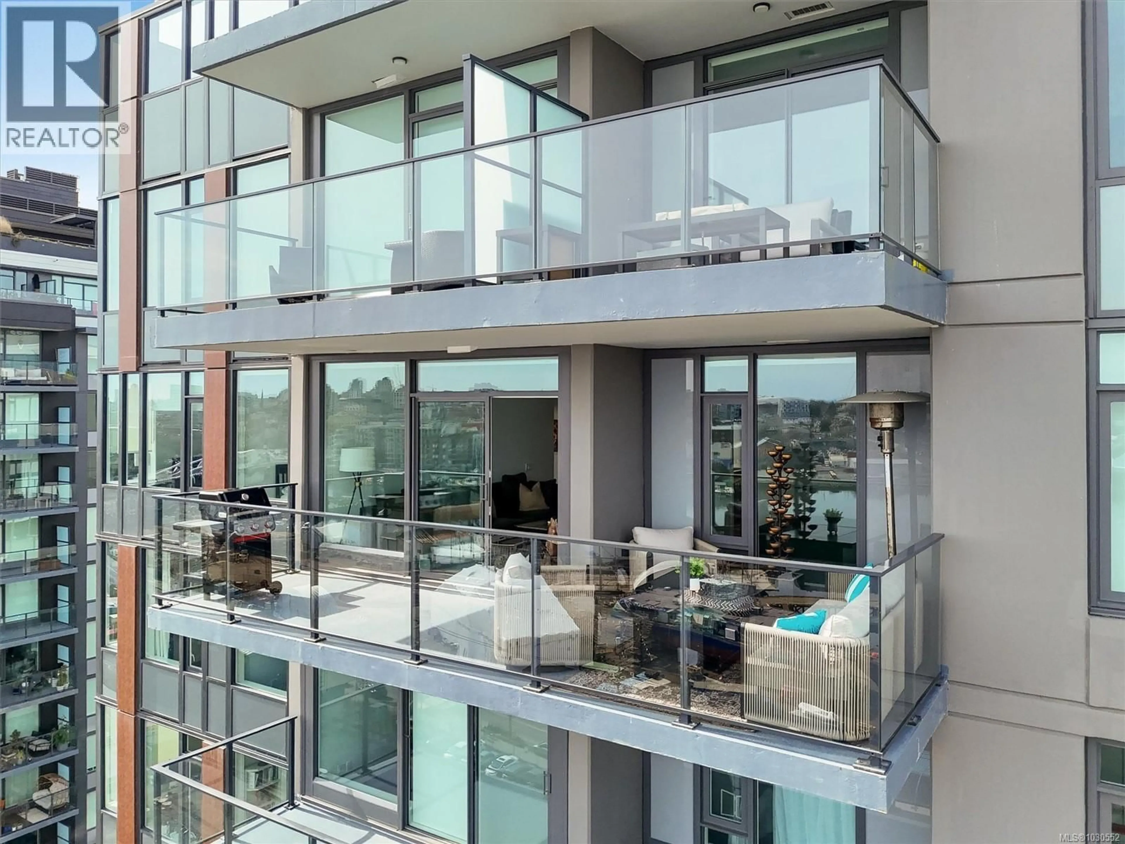 Indoor foyer for 1102 - 369 TYEE ROAD, Victoria British Columbia V9A0B6