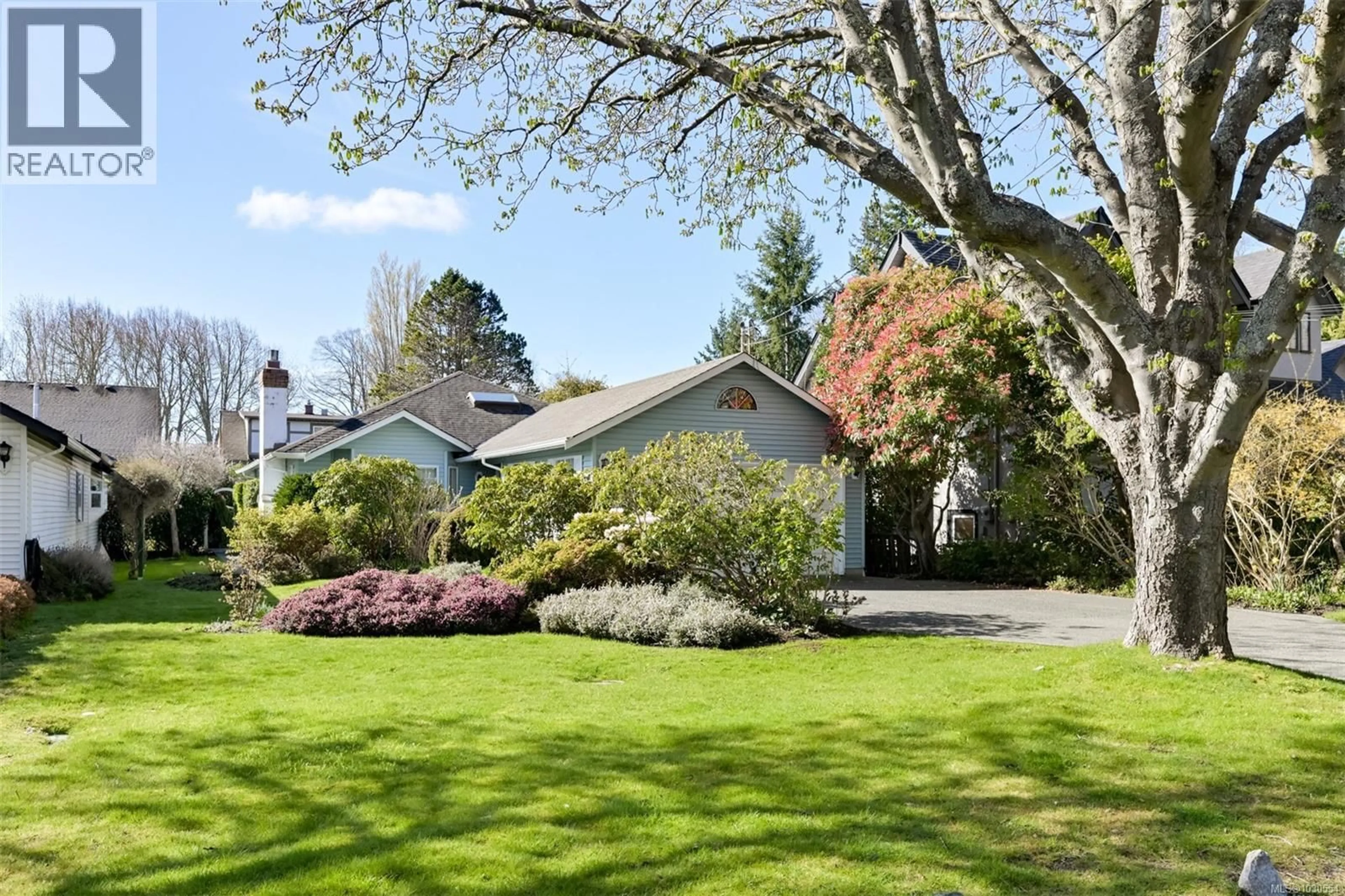 A pic from outside/outdoor area/front of a property/back of a property/a pic from drone, street for 2105 WINDSOR ROAD, Oak Bay British Columbia V8S3C2